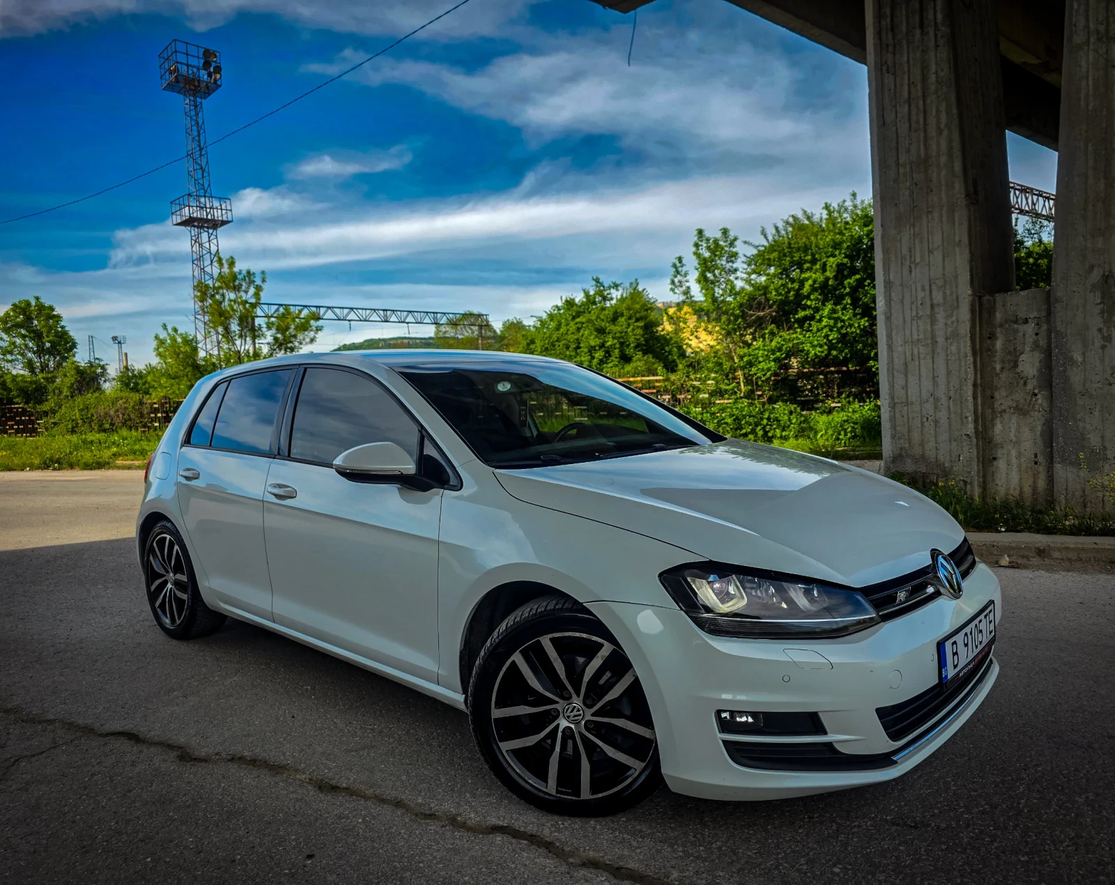 VW Golf = R-Line= 2.0TDI= РЕКАРО= , снимка 3 - Автомобили и джипове - 54459250