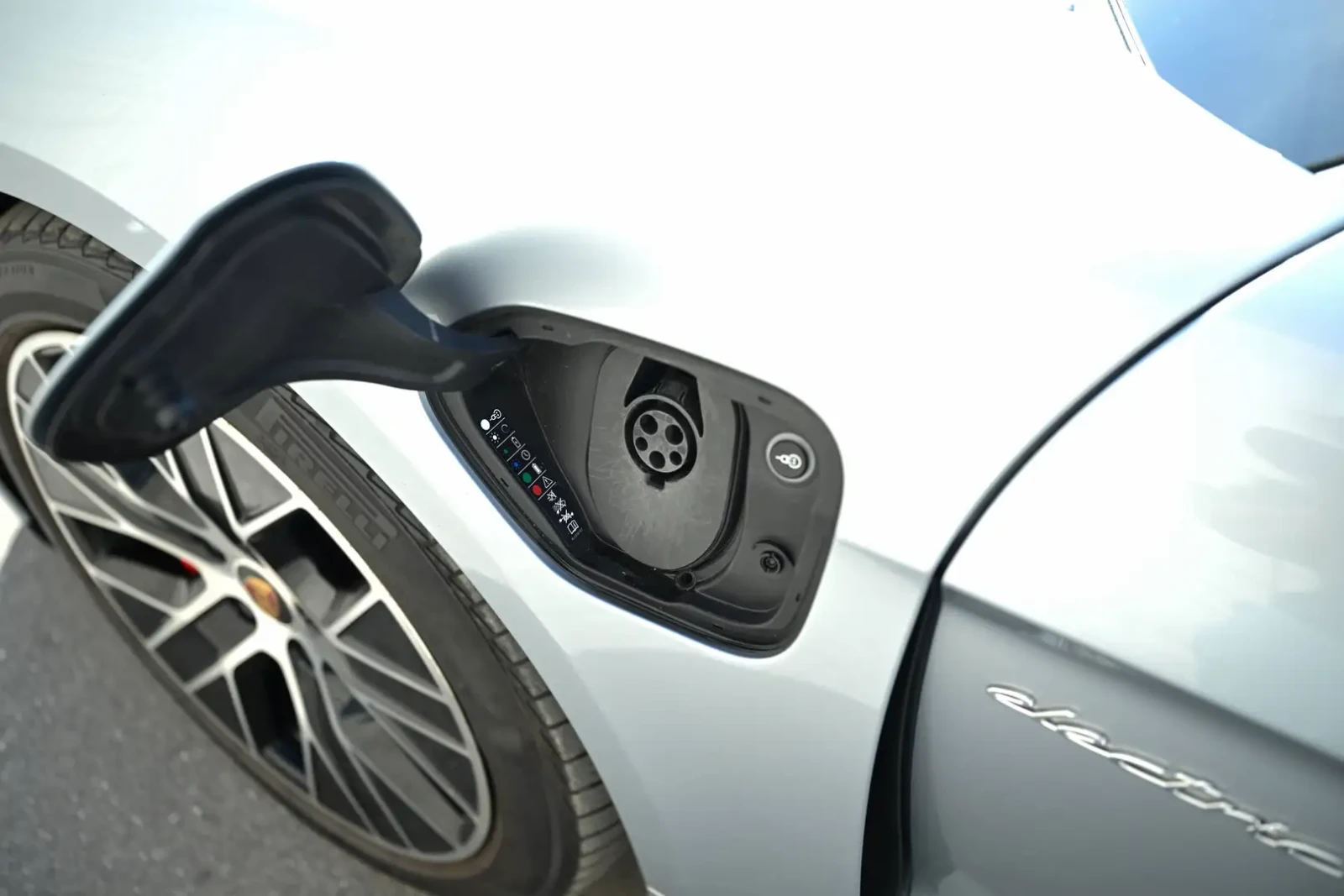 Porsche Taycan 4S| EXTENDED RANGE BATTERY* BOSE* ОБДУХ, снимка 7 - Автомобили и джипове - 54700292