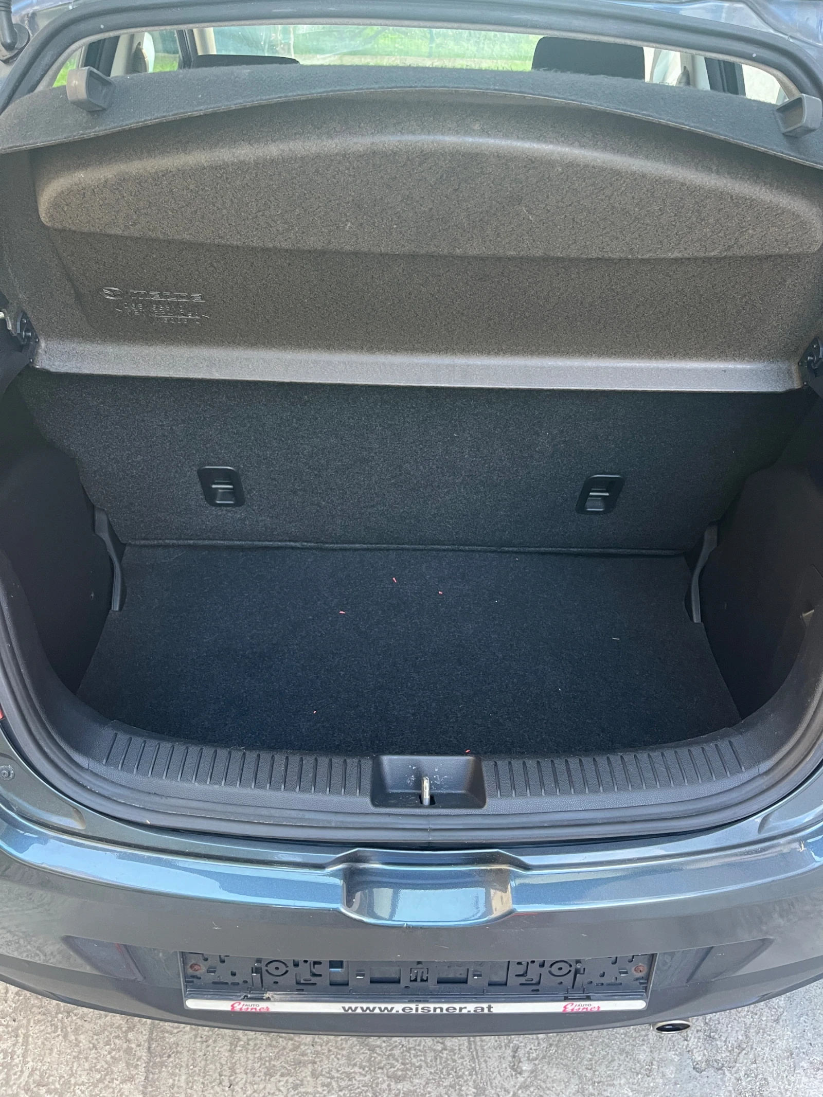Mazda 2 1.3i* Перфектен* , снимка 13 - Автомобили и джипове - 54789209