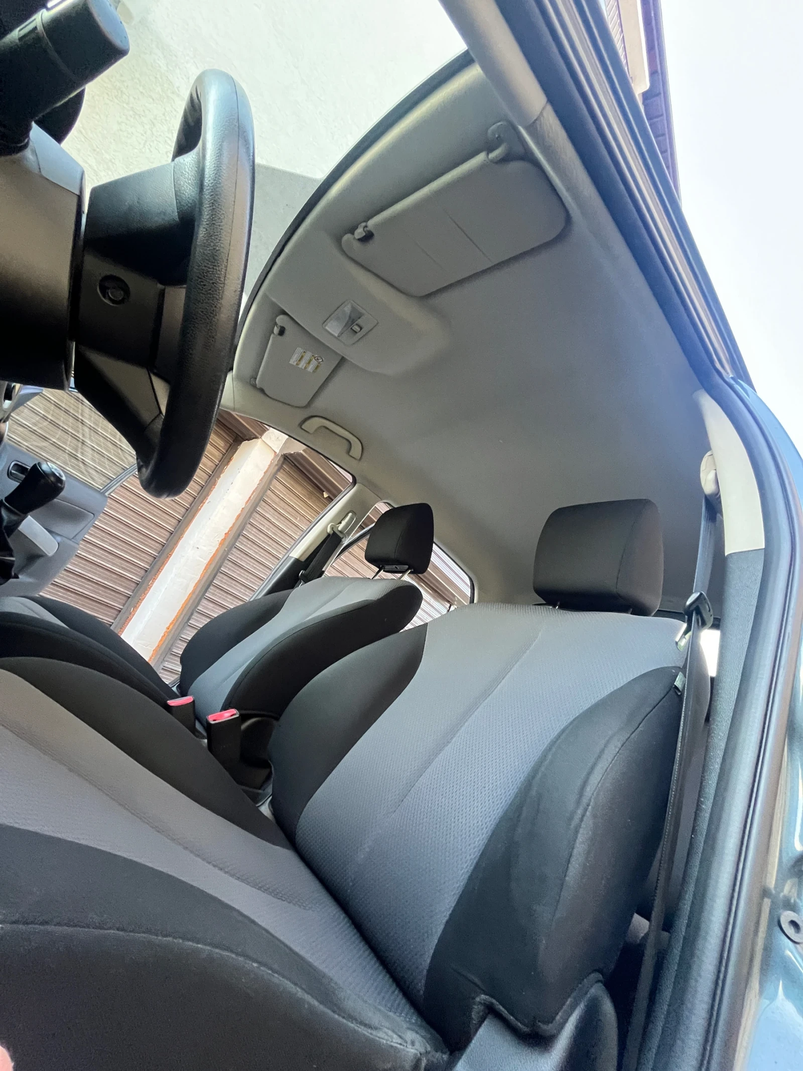 Mazda 2 1.3i* Перфектен* , снимка 10 - Автомобили и джипове - 54789209