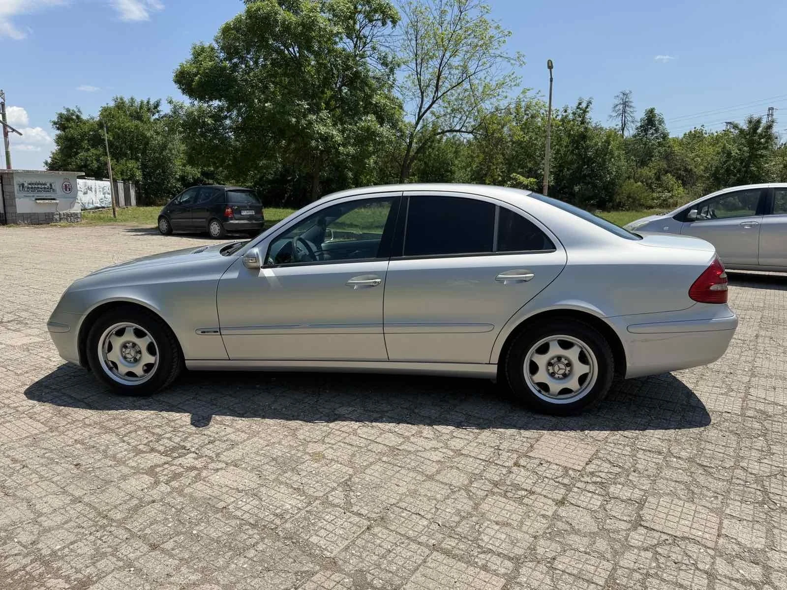 Mercedes-Benz E 220, снимка 7 - Автомобили и джипове - 54808821