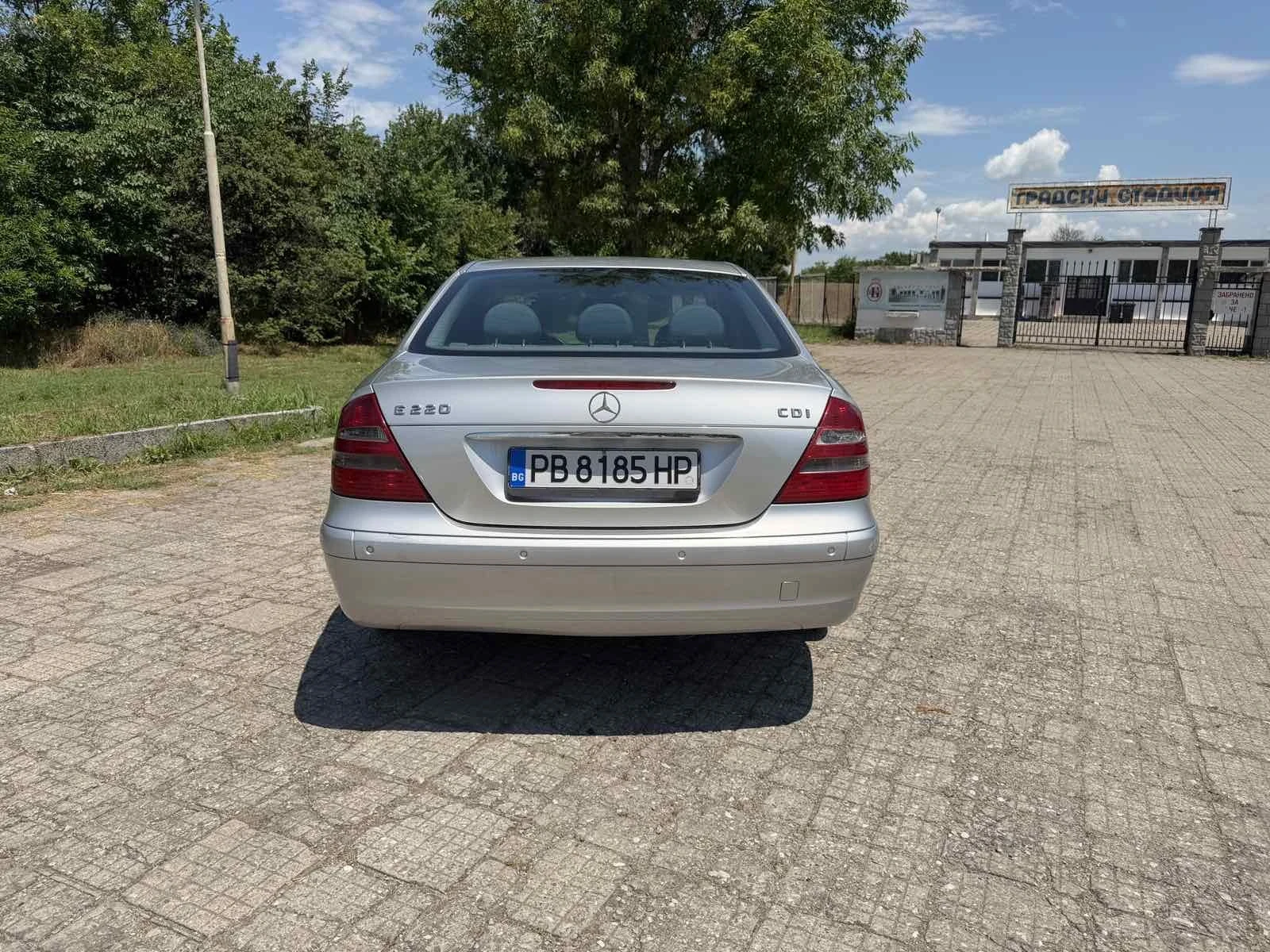 Mercedes-Benz E 220, снимка 5 - Автомобили и джипове - 54808821