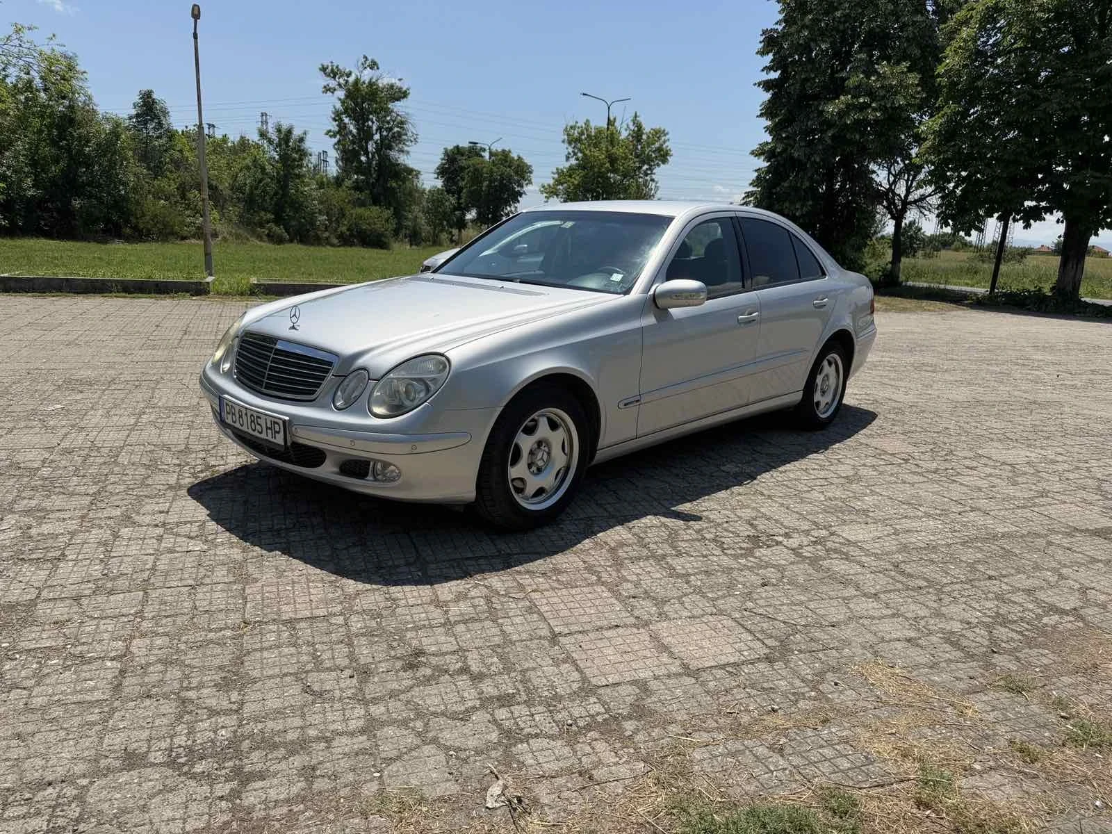 Mercedes-Benz E 220, снимка 8 - Автомобили и джипове - 54808821
