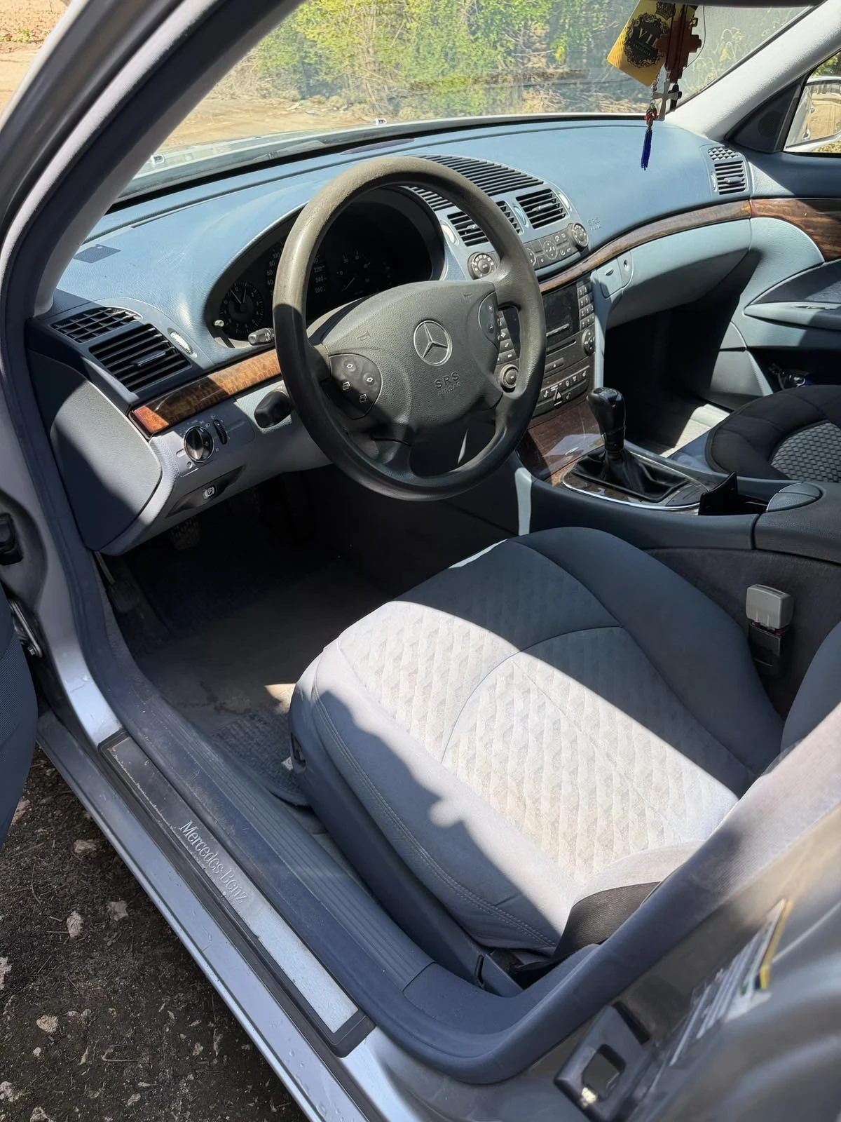 Mercedes-Benz E 220, снимка 11 - Автомобили и джипове - 54808821