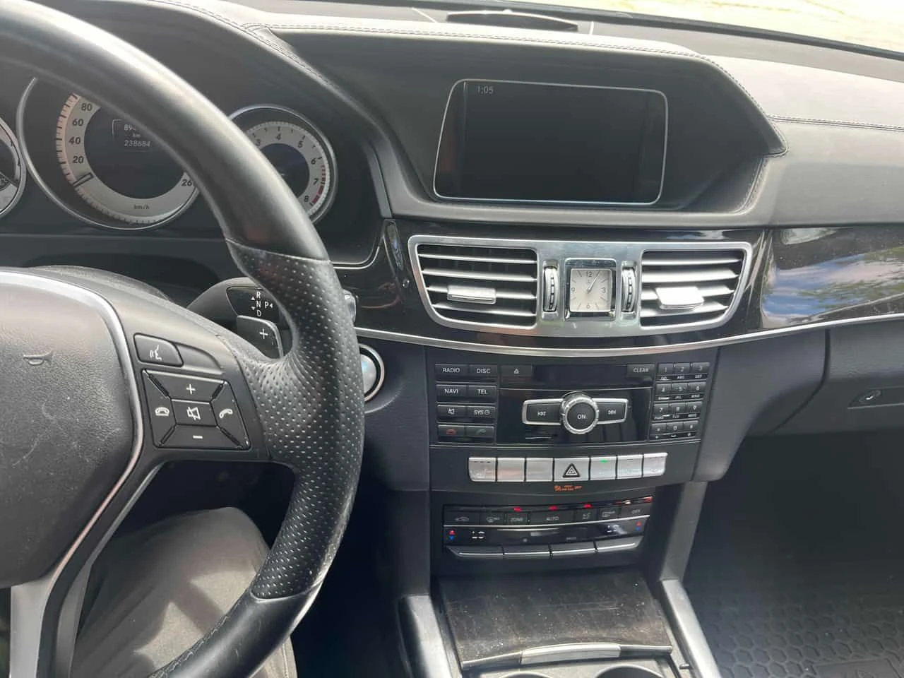 Mercedes-Benz E 400 АМГ ПАКЕТ/КЛИП/ХАРМАН/ПАНО/ПОДГРЕВ/ШИТО ТАБЛО, снимка 9 - Автомобили и джипове - 55193894