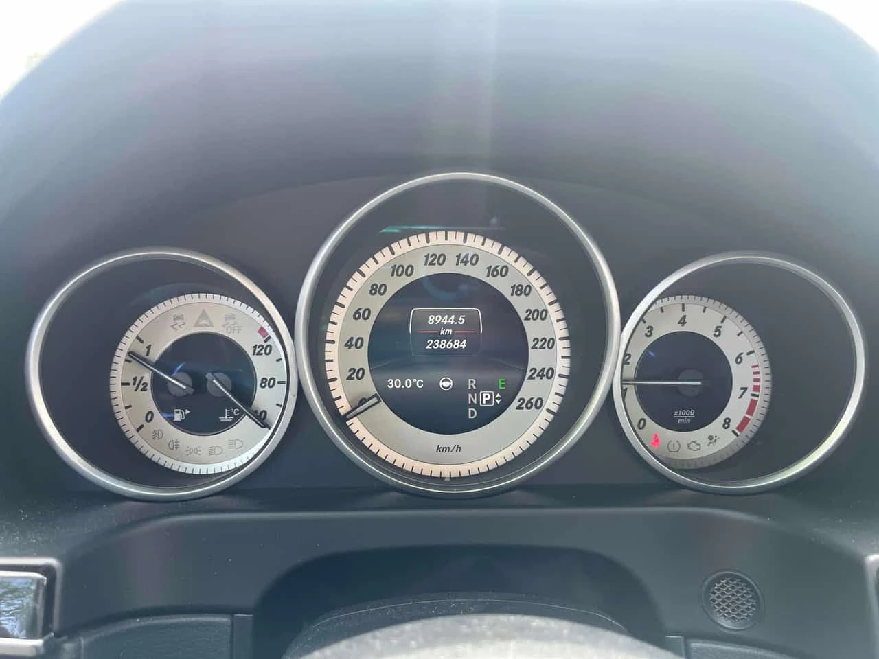 Mercedes-Benz E 400 АМГ ПАКЕТ/КЛИП/ХАРМАН/ПАНО/ПОДГРЕВ/ШИТО ТАБЛО, снимка 8 - Автомобили и джипове - 55193894