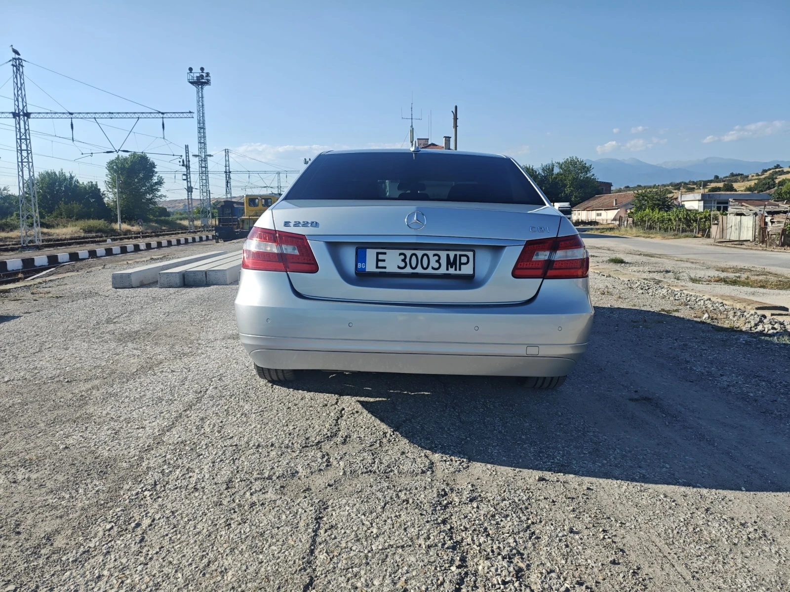 Mercedes-Benz E 220 2.2 blutec, снимка 4 - Автомобили и джипове - 55243858
