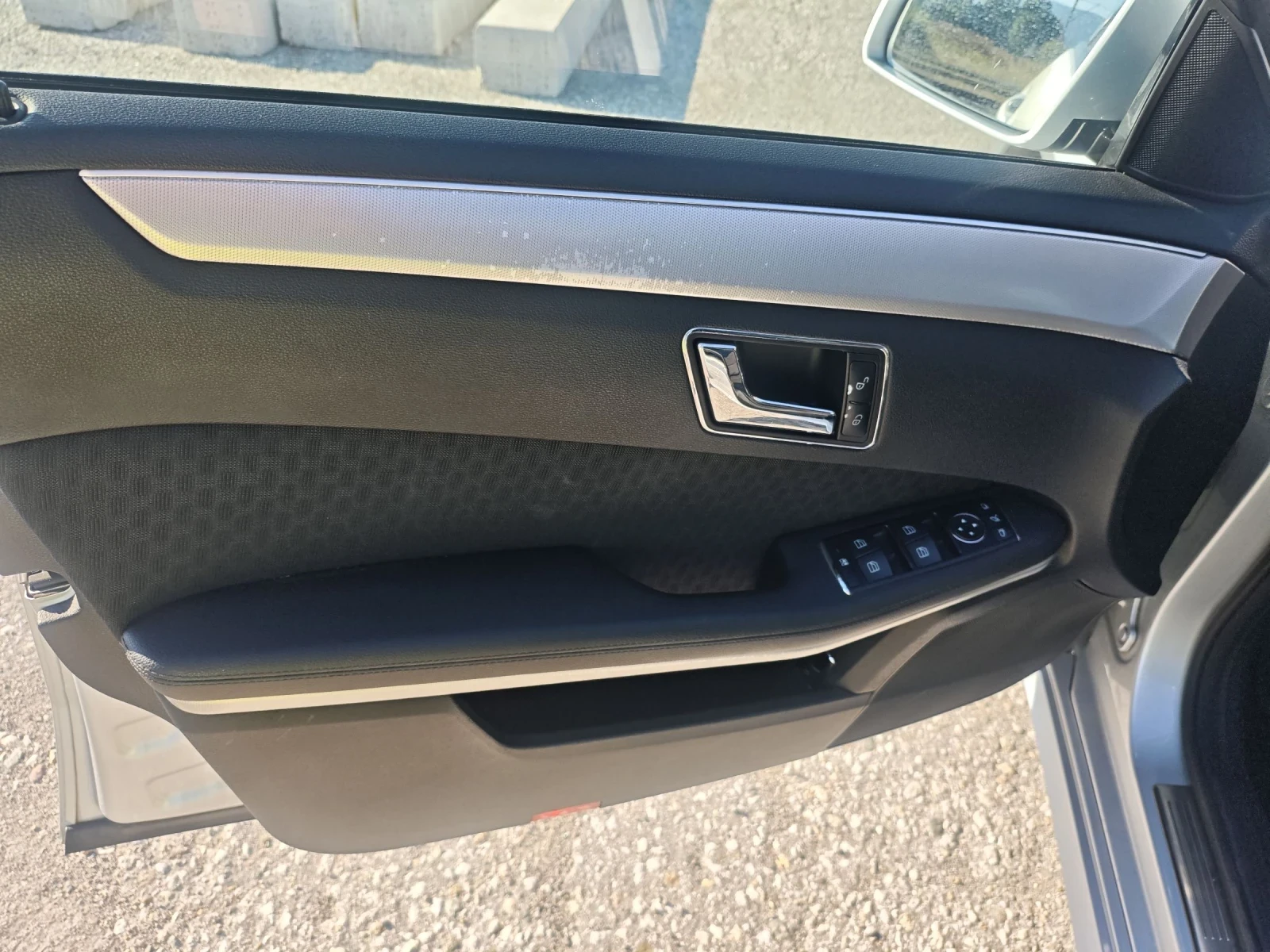 Mercedes-Benz E 220 2.2 blutec, снимка 9 - Автомобили и джипове - 55243858