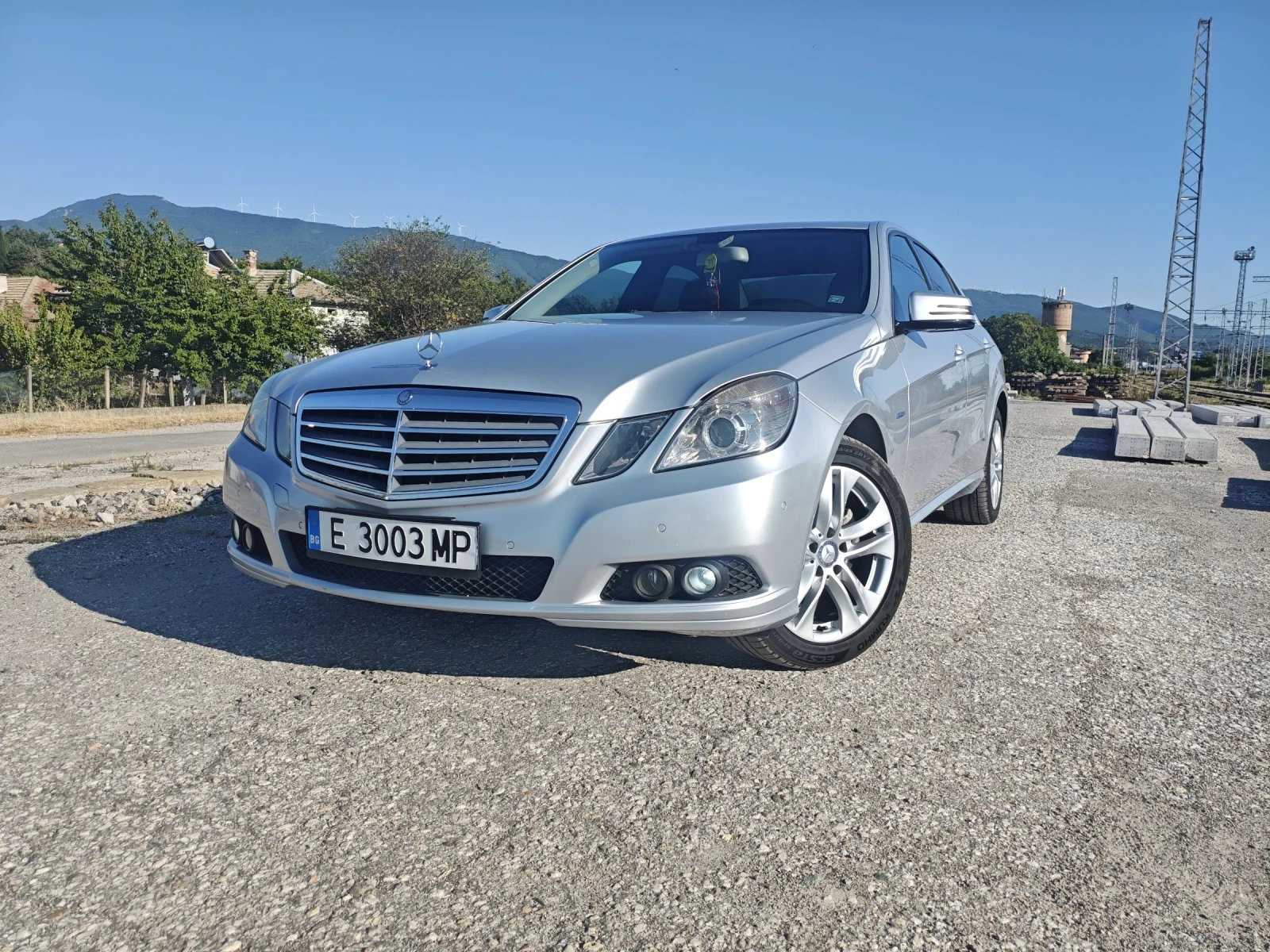 Mercedes-Benz E 220 2.2 blutec, снимка 2 - Автомобили и джипове - 55243858