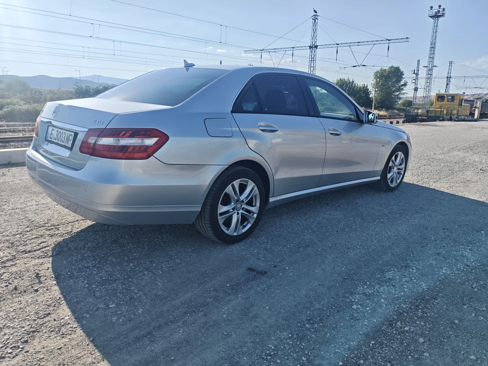 Mercedes-Benz E 220 2.2 blutec, снимка 5 - Автомобили и джипове - 55243858