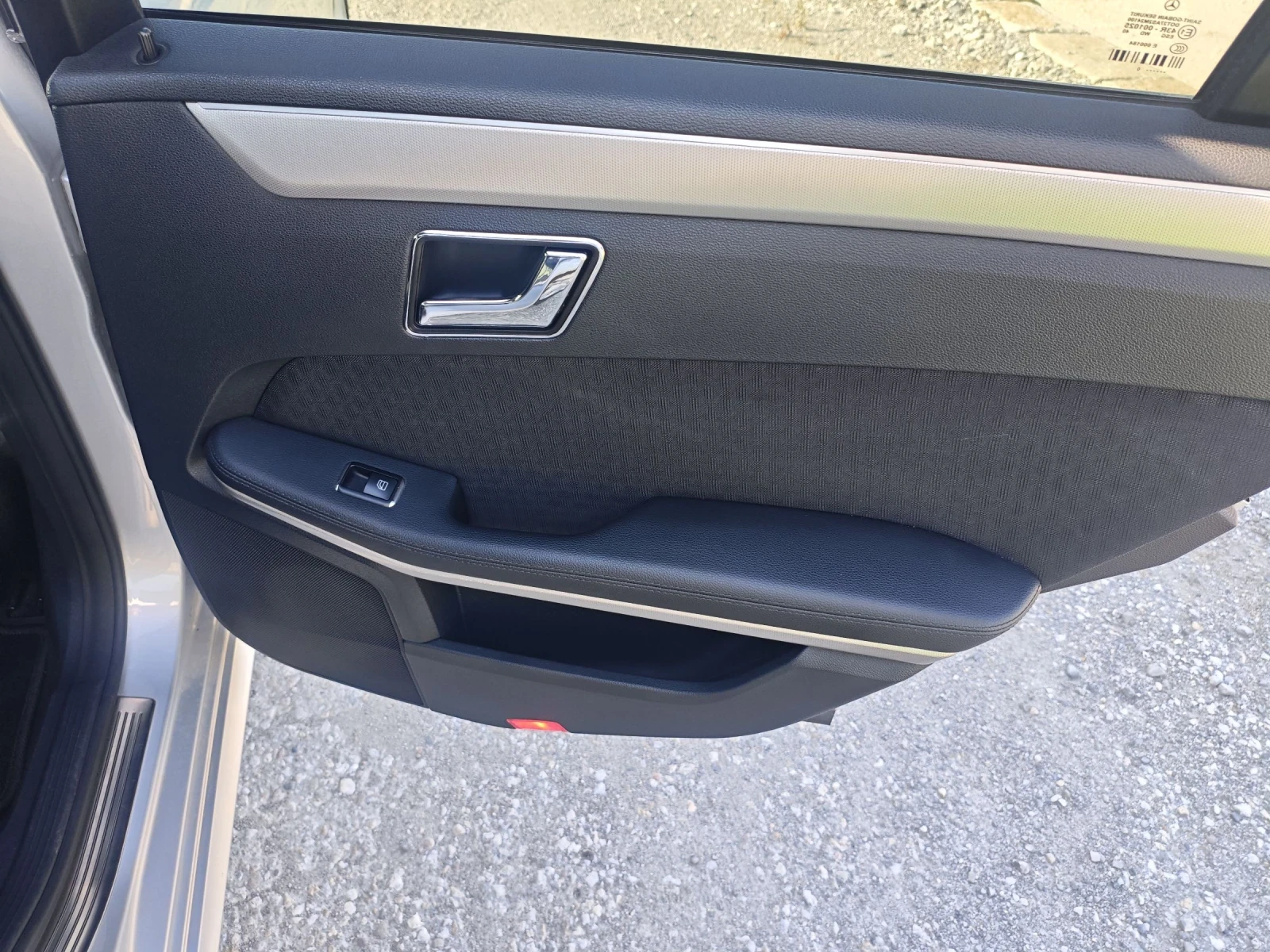 Mercedes-Benz E 220 2.2 blutec, снимка 8 - Автомобили и джипове - 55243858