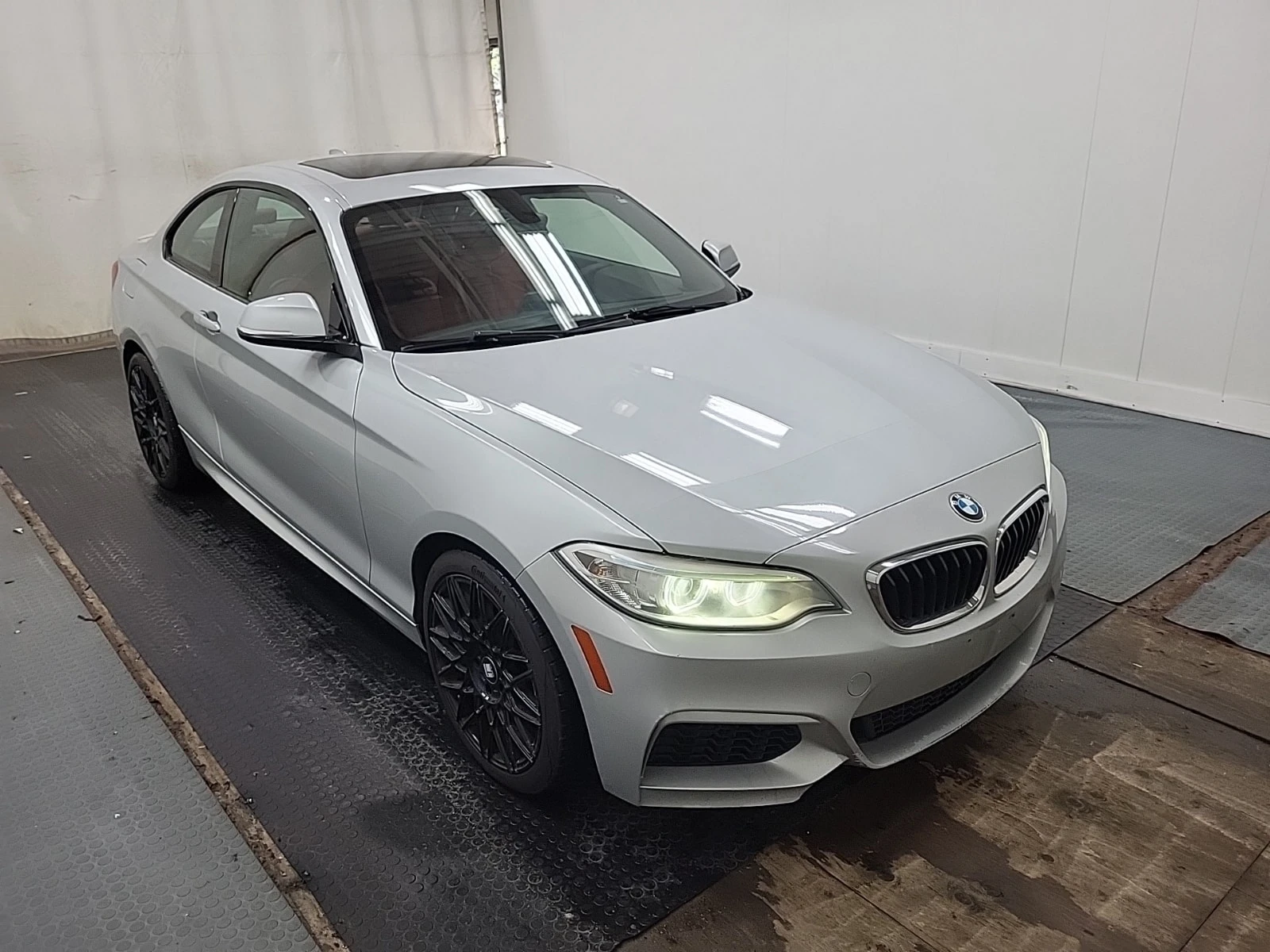 BMW 228 228I XDRIVE / RED INT / PANO / ПОДГРЕВИ, снимка 3 - Автомобили и джипове - 55847396