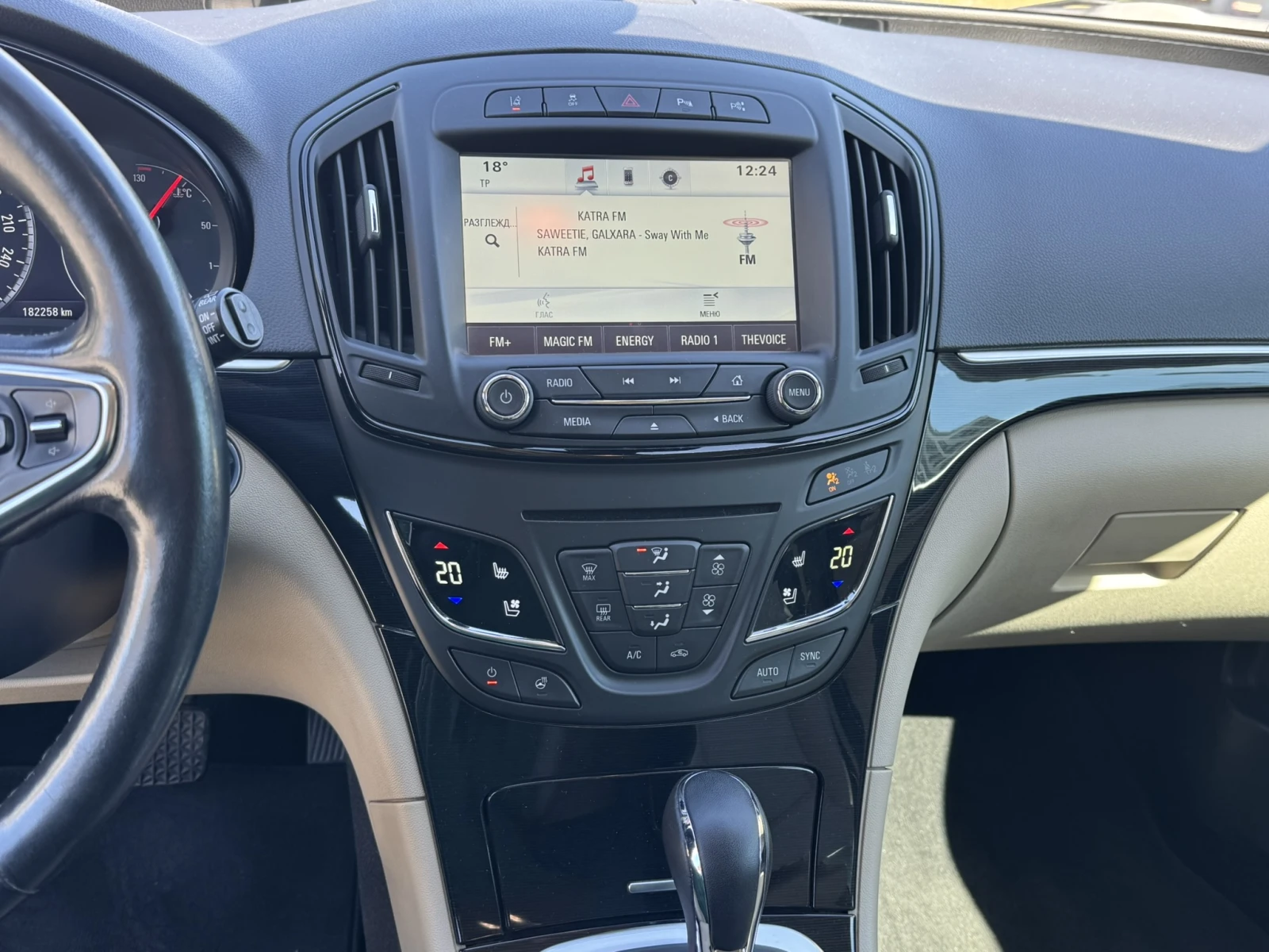 Opel Insignia, снимка 13 - Автомобили и джипове - 56372914