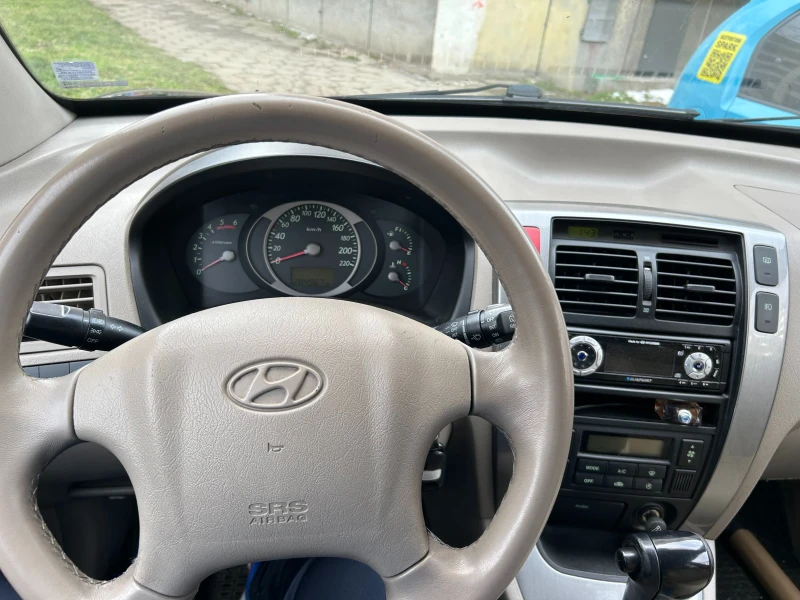Hyundai Tucson 2.0 CRDI, снимка 3 - Автомобили и джипове - 53097705