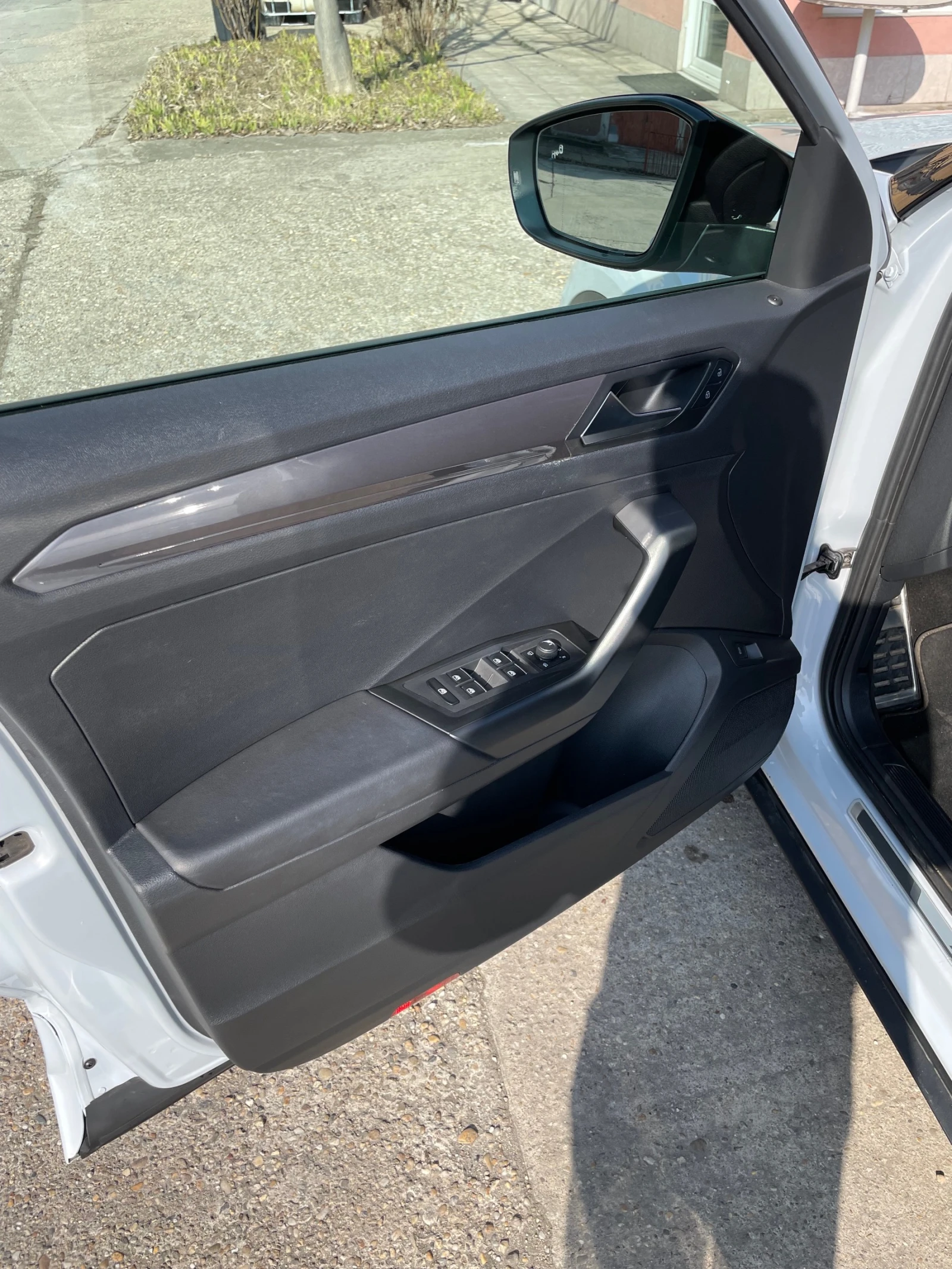 VW T-Roc 2.0 TFSI R line FULL LED - изображение 6