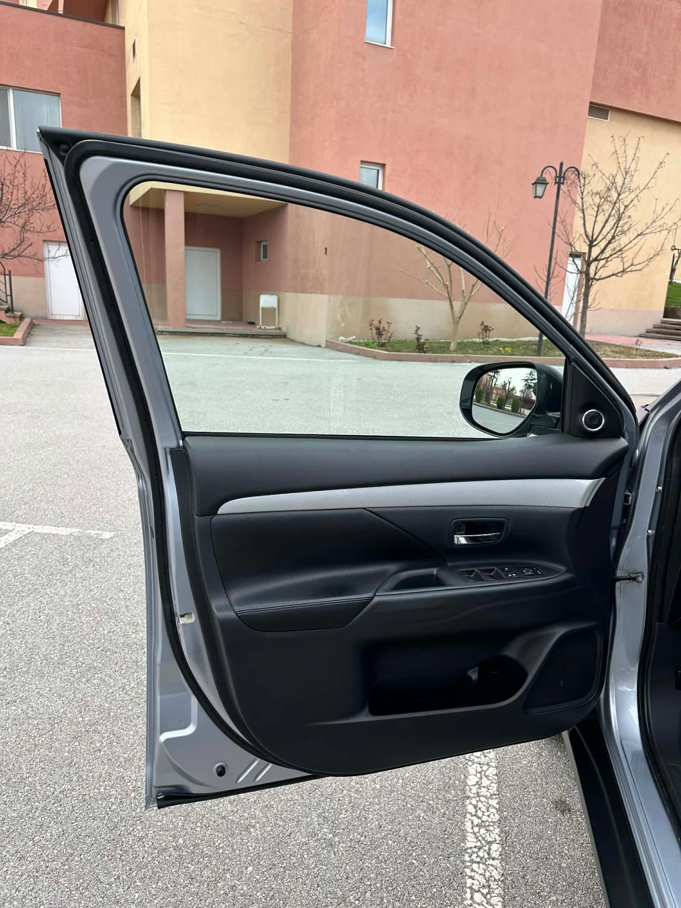 Mitsubishi Outlander, снимка 6 - Автомобили и джипове - 54083691