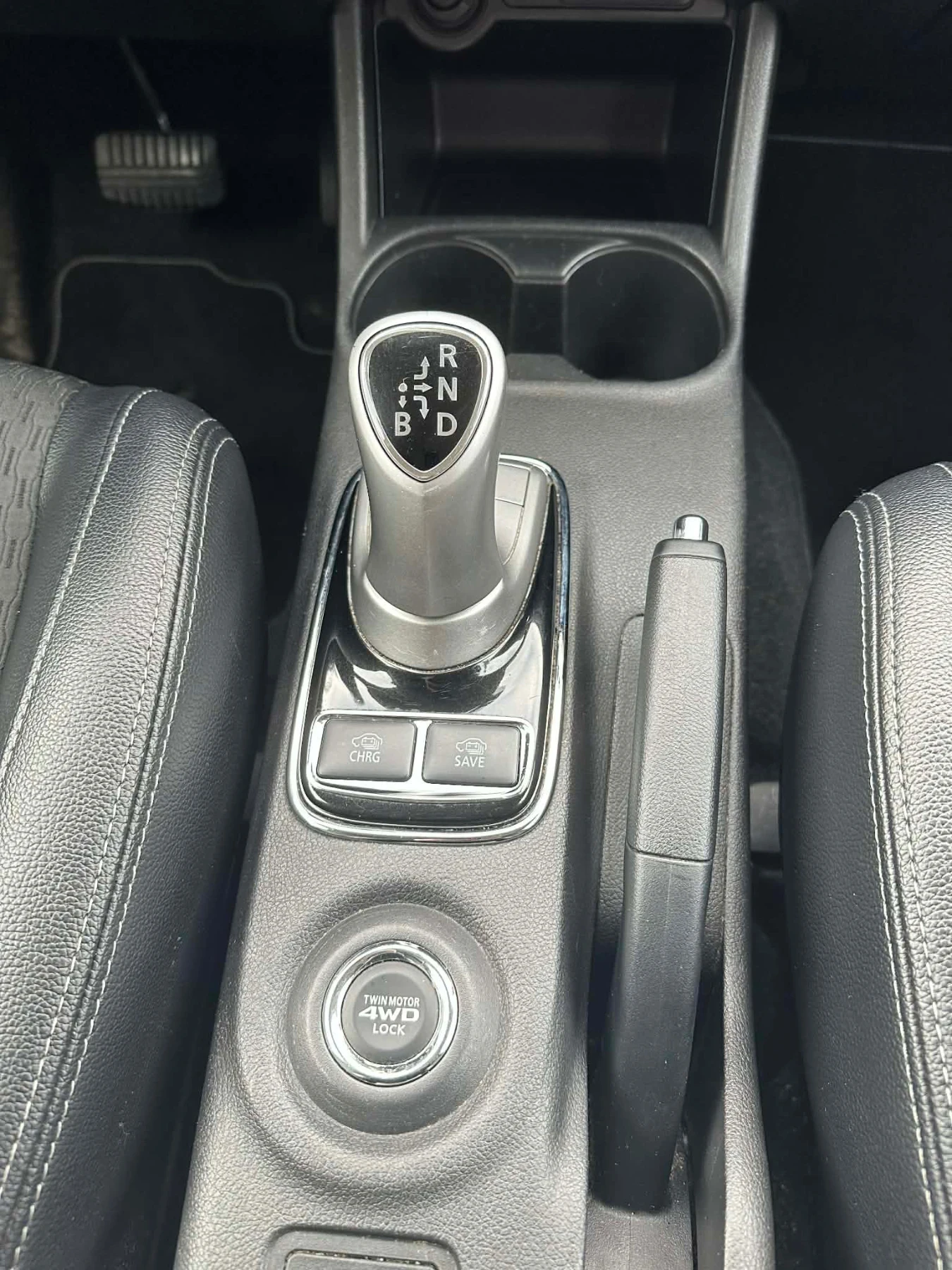 Mitsubishi Outlander, снимка 16 - Автомобили и джипове - 54083691