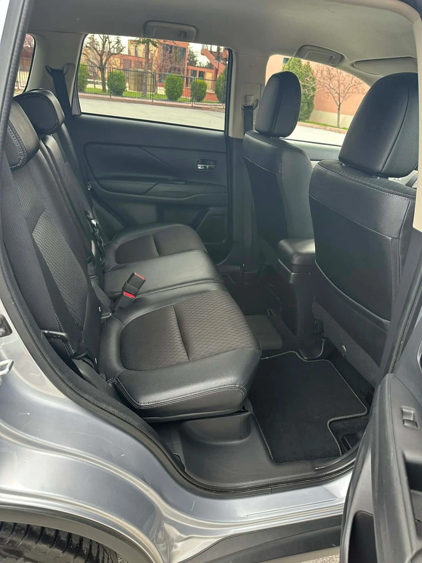 Mitsubishi Outlander, снимка 14 - Автомобили и джипове - 54083691