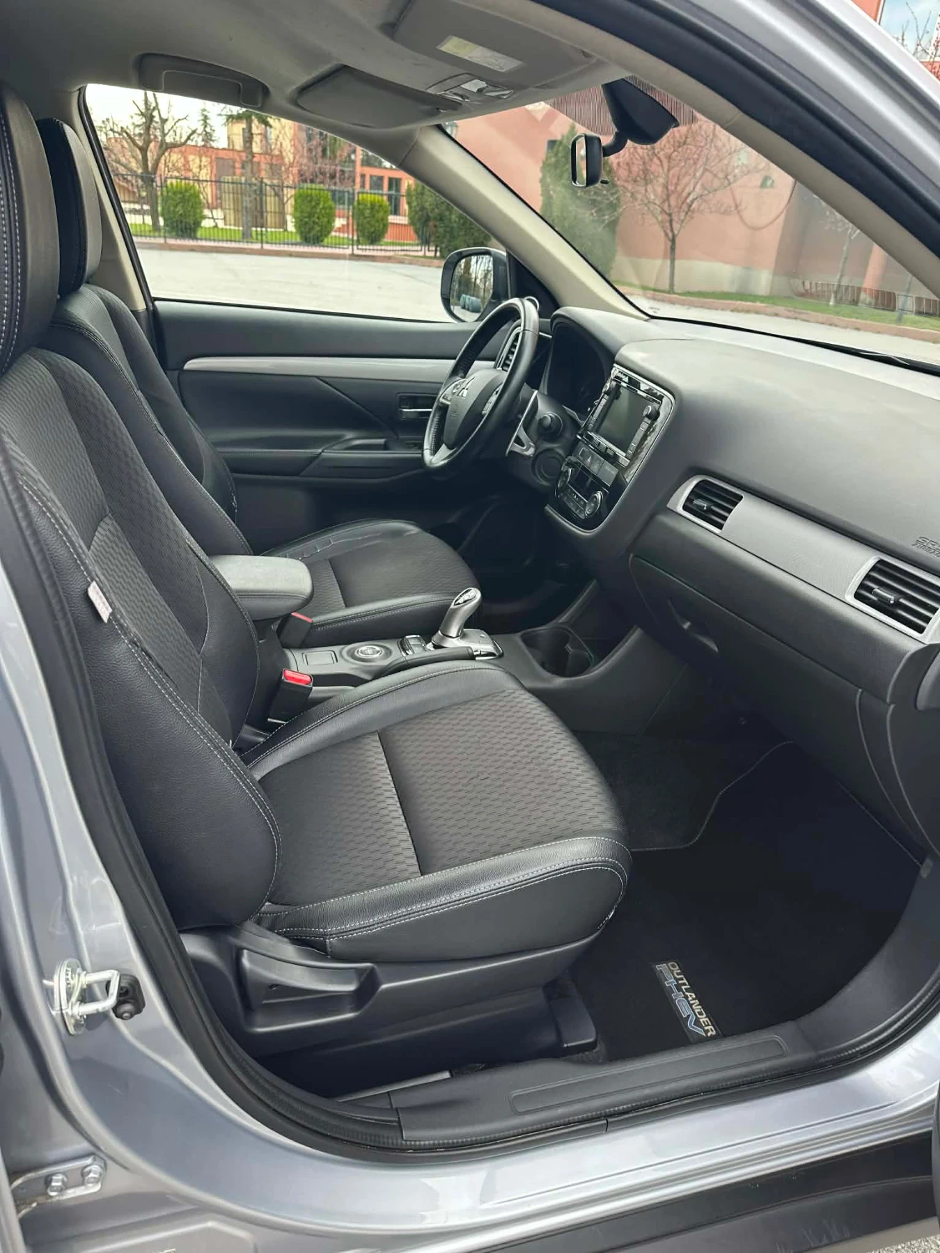 Mitsubishi Outlander, снимка 12 - Автомобили и джипове - 54083691