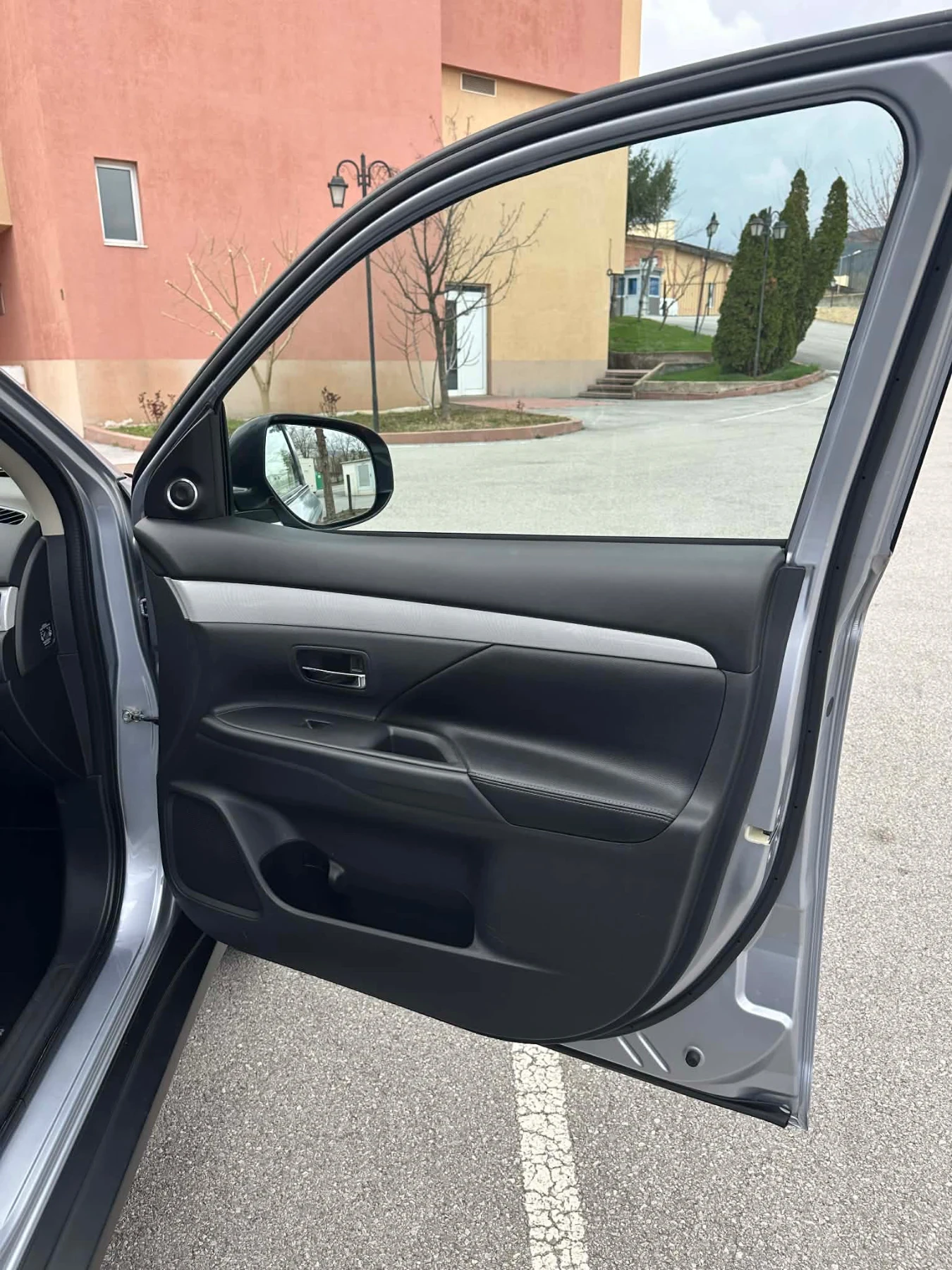 Mitsubishi Outlander, снимка 7 - Автомобили и джипове - 54083691