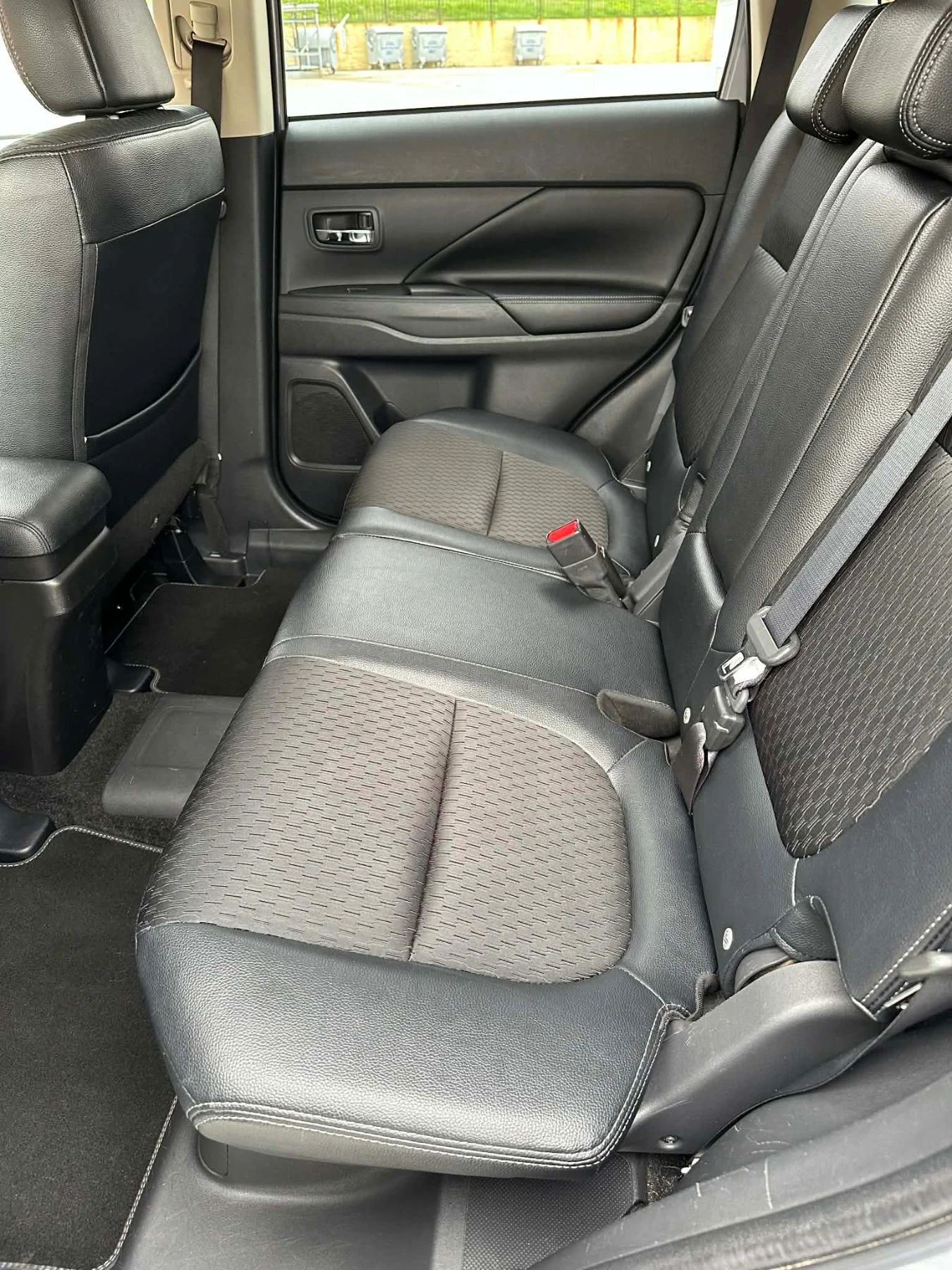 Mitsubishi Outlander, снимка 13 - Автомобили и джипове - 54083691