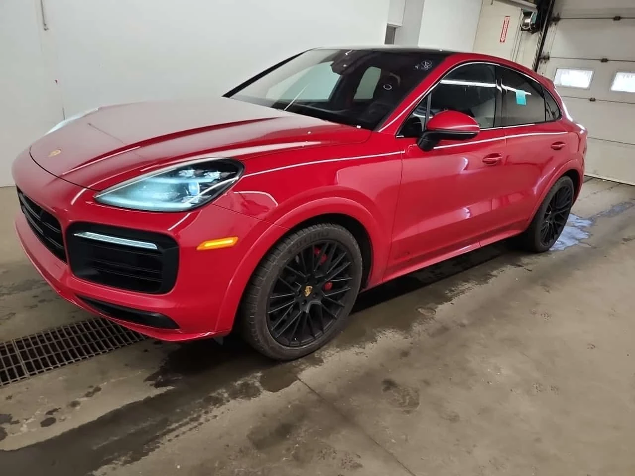Porsche Cayenne GTS| ALCANTARA| PANO| 360| ОБДУХВАНЕ| 2 KЛЮЧА|  | Auto.bg — изображение 1