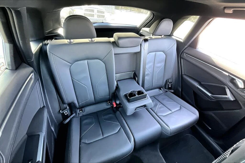 Audi Q3  Premium Plus* S Line* АвтоКредит * (ЦЕНА ДО БГ), снимка 17 - Автомобили и джипове - 54486034