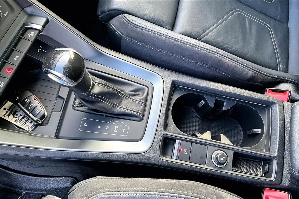 Audi Q3  Premium Plus* S Line* АвтоКредит * (ЦЕНА ДО БГ), снимка 10 - Автомобили и джипове - 54486034