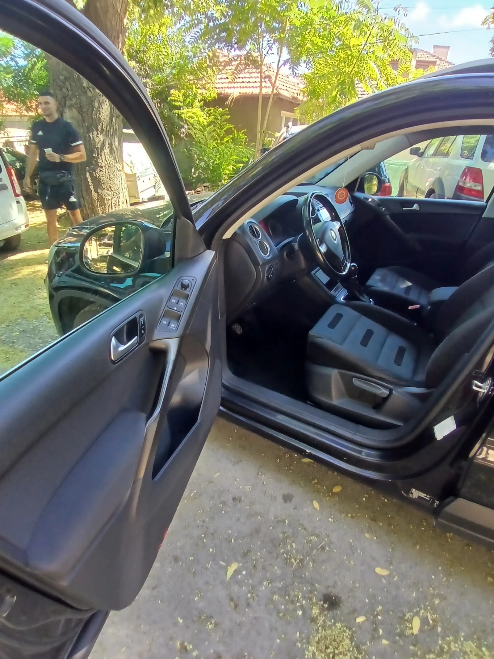 VW Tiguan 2.0 TDI 4x4, снимка 8 - Автомобили и джипове - 55796122