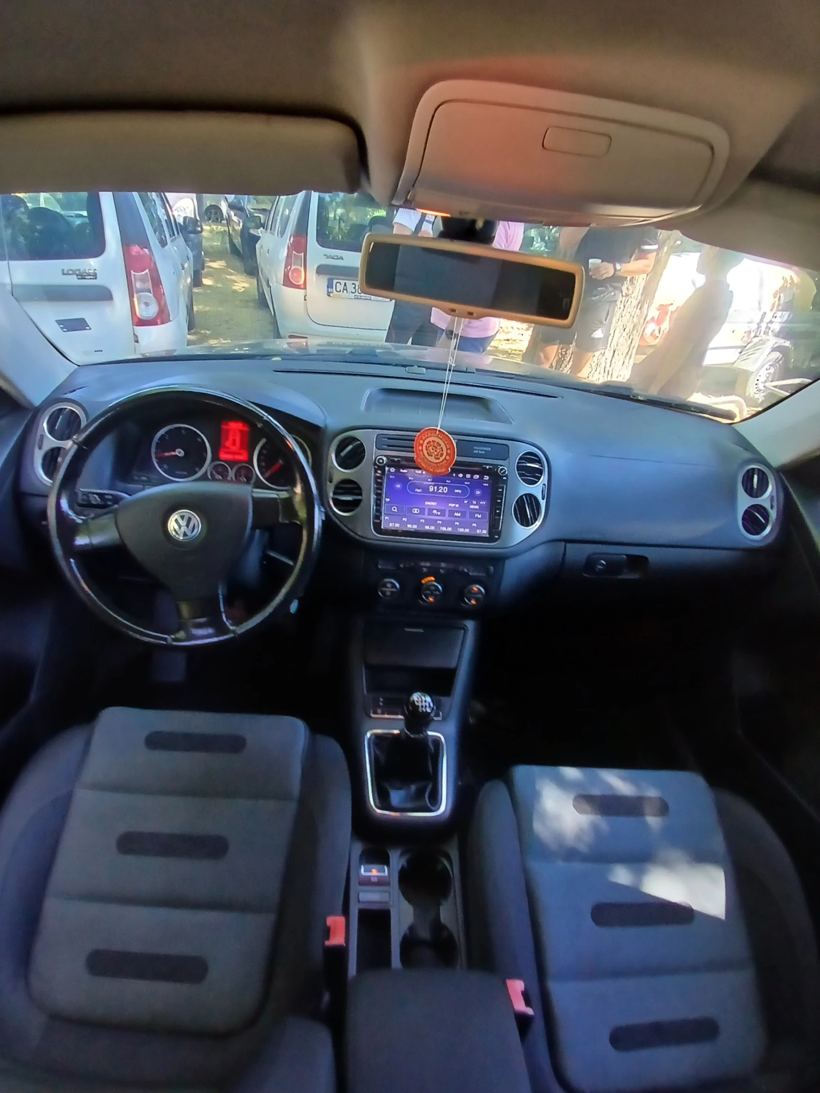 VW Tiguan 2.0 TDI 4x4, снимка 6 - Автомобили и джипове - 55796122