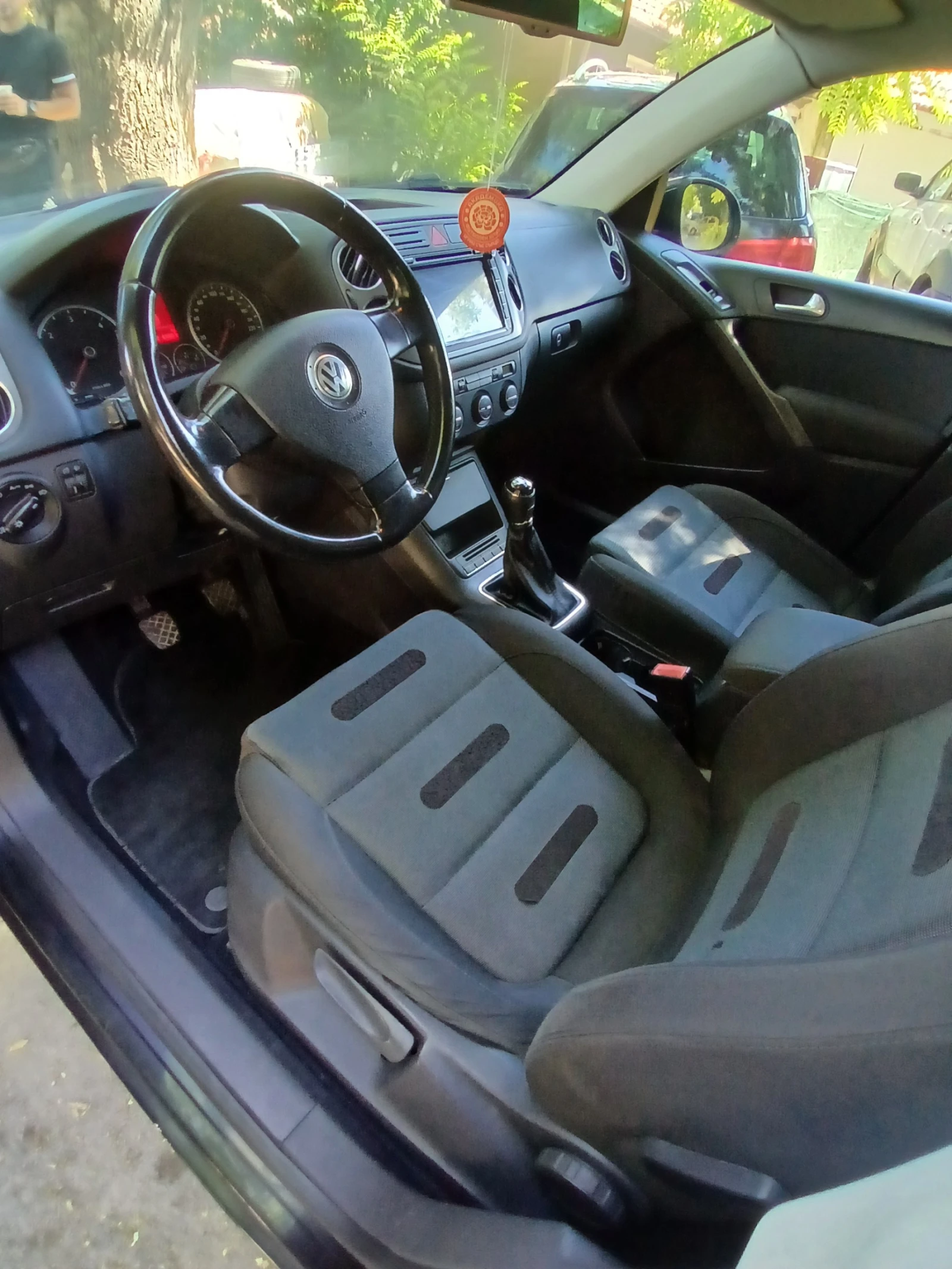 VW Tiguan 2.0 TDI 4x4, снимка 7 - Автомобили и джипове - 55796122