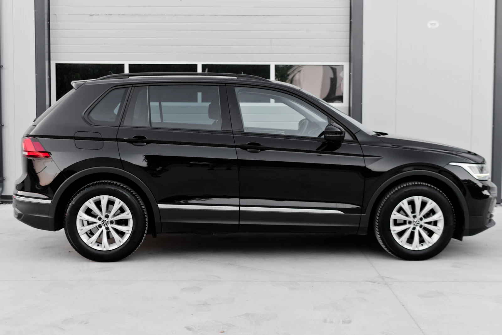 VW Tiguan 1.5T Facelift, снимка 8 - Автомобили и джипове - 55943681