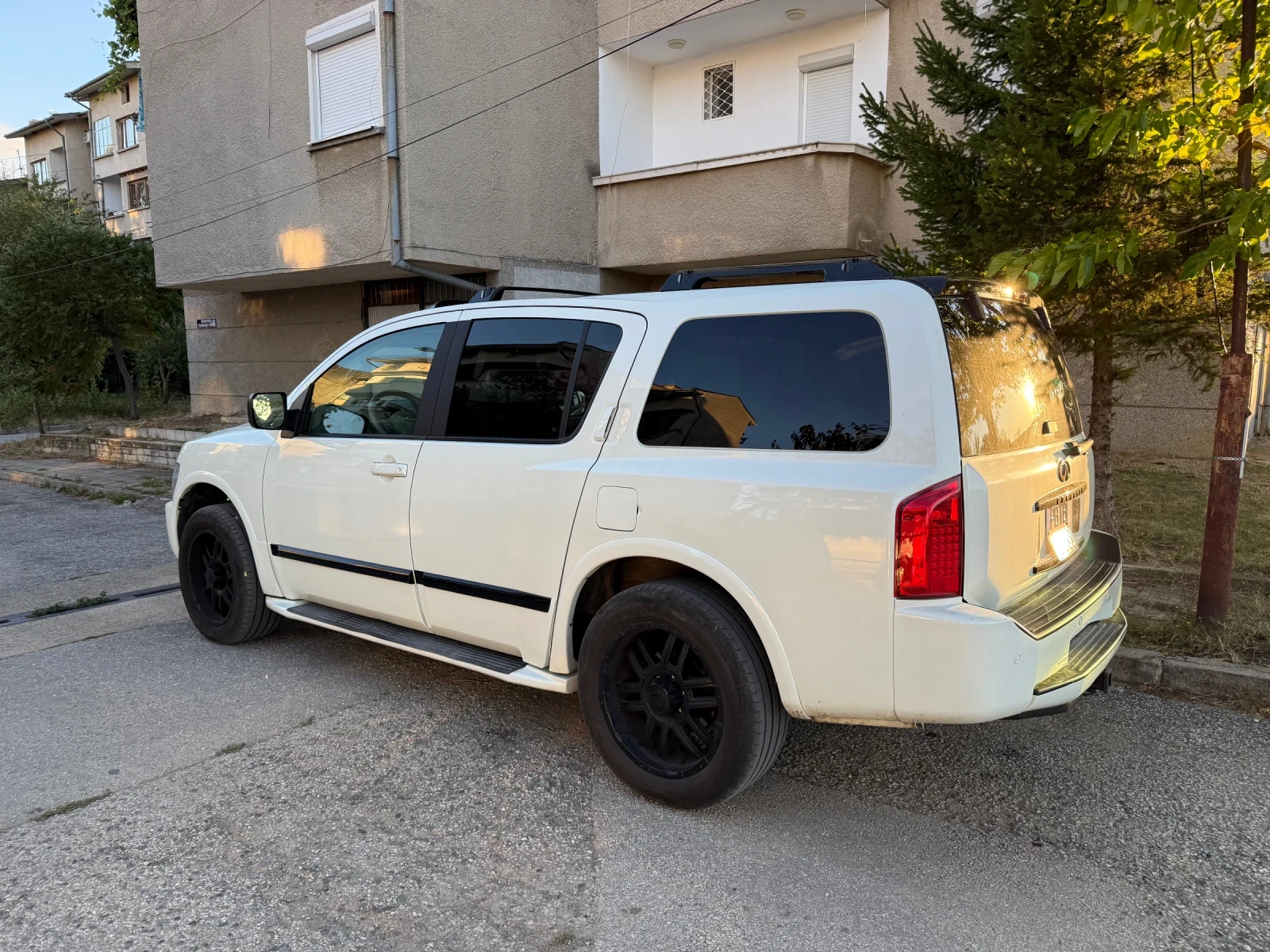 Infiniti QX56, снимка 9 - Автомобили и джипове - 56273015