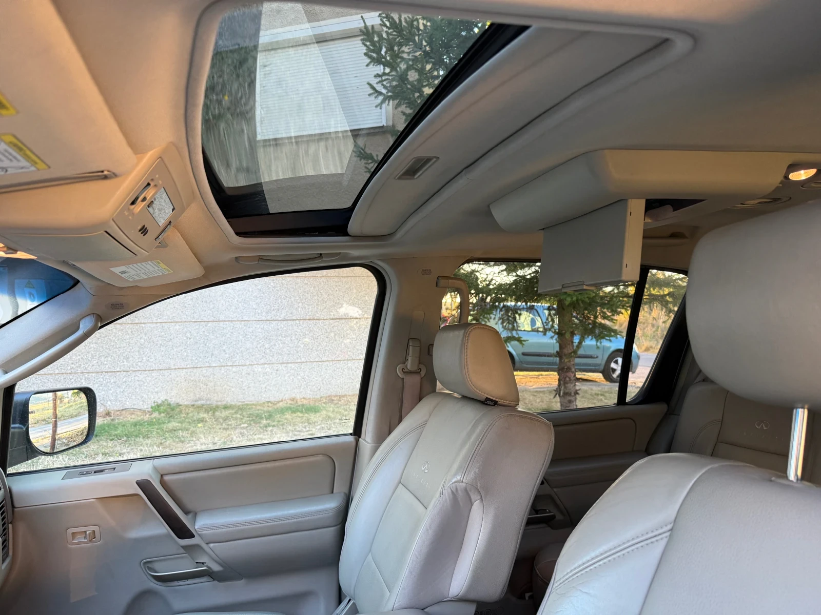 Infiniti QX56, снимка 2 - Автомобили и джипове - 56273015