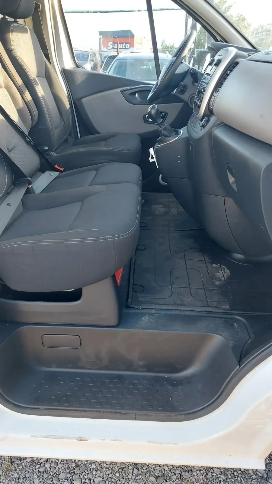 Nissan NV300 1.6-DCI/122кс/6 скорост/Теглич Климатик/2 Ключа , снимка 14 - Бусове и автобуси - 54671982