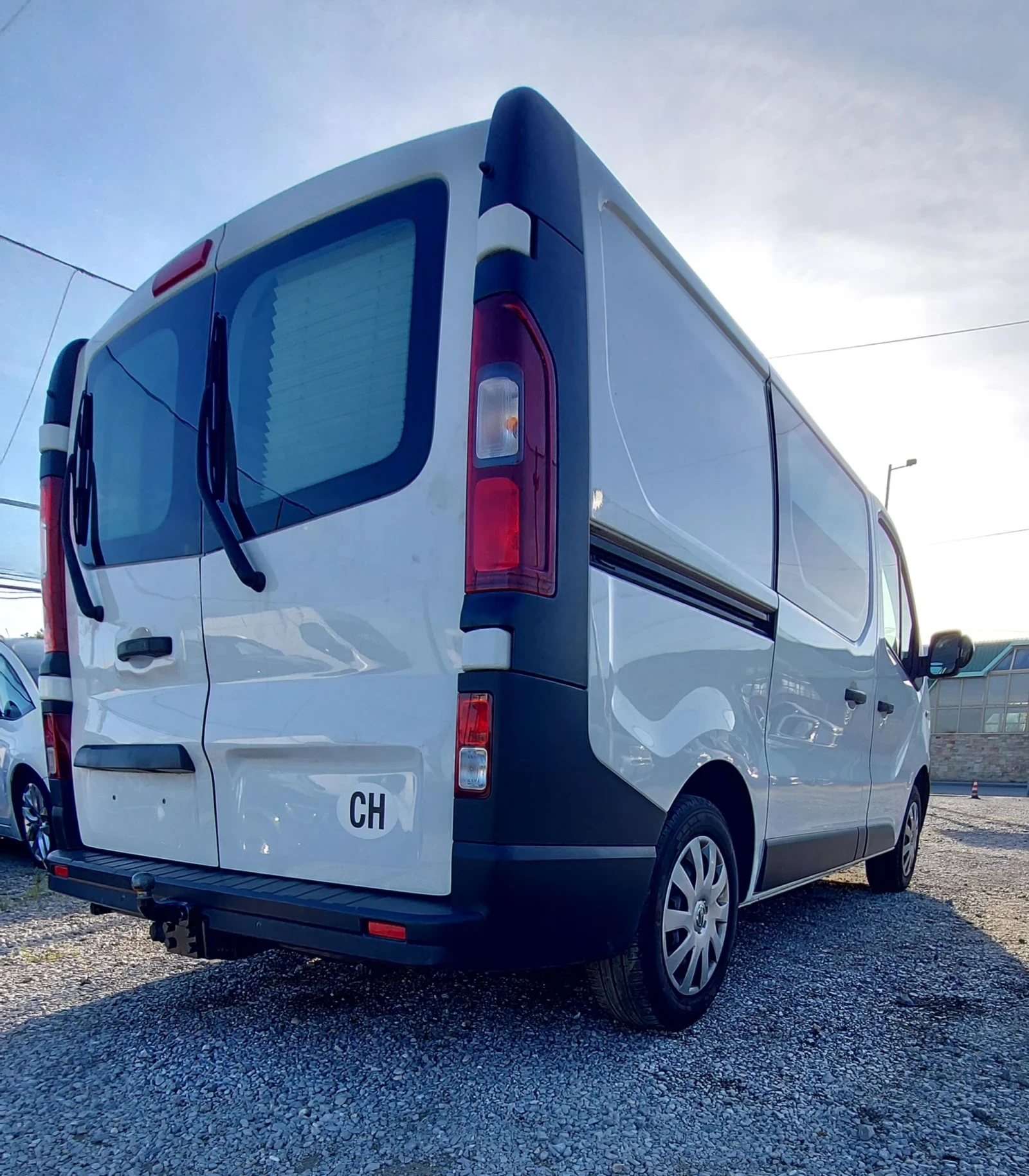 Nissan NV300 1.6-DCI/122кс/6 скорост/Теглич Климатик/2 Ключа , снимка 8 - Бусове и автобуси - 54671982