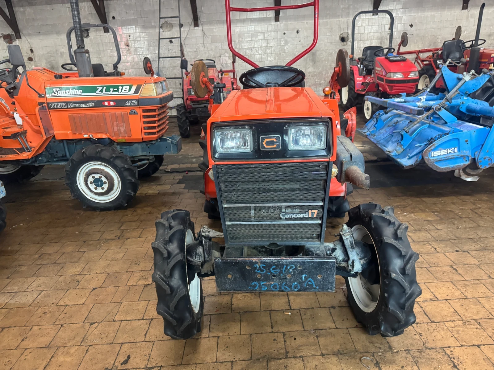 Трактор Hinomoto C174 - изображение 3