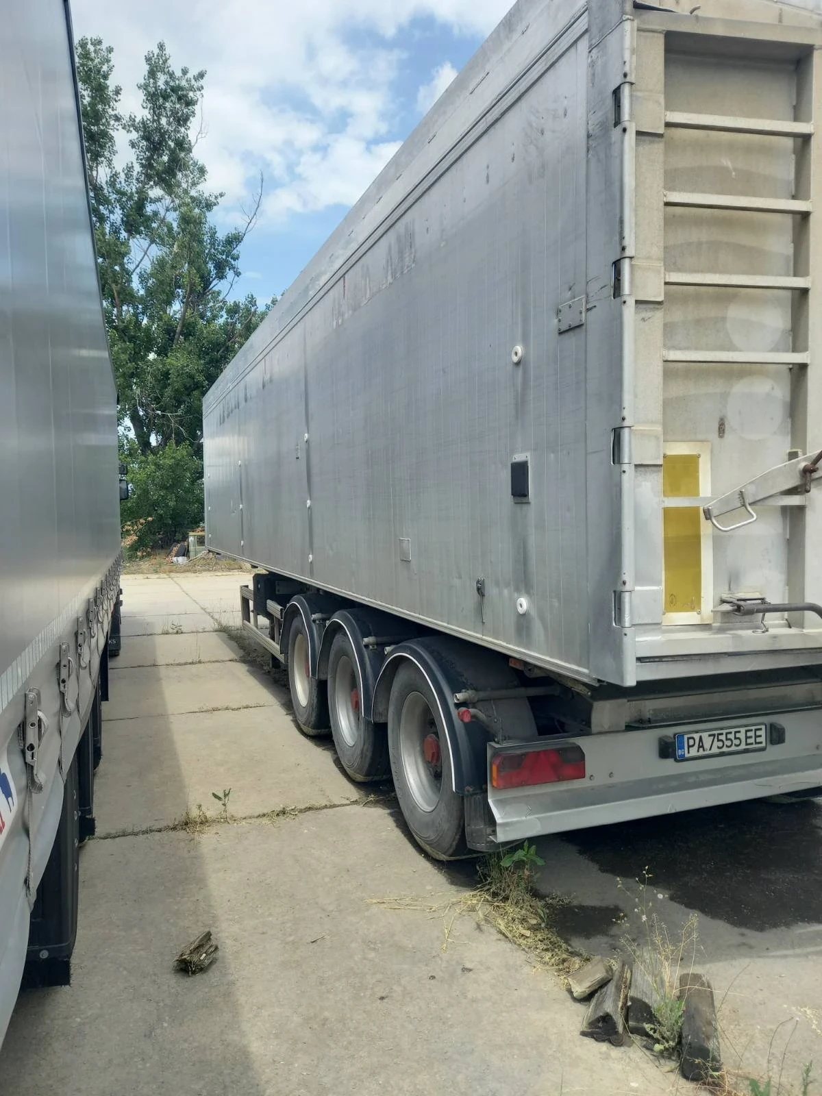 Полуремарке Benalu Електрическа хидравлика, снимка 2 - Ремаркета - 54809303