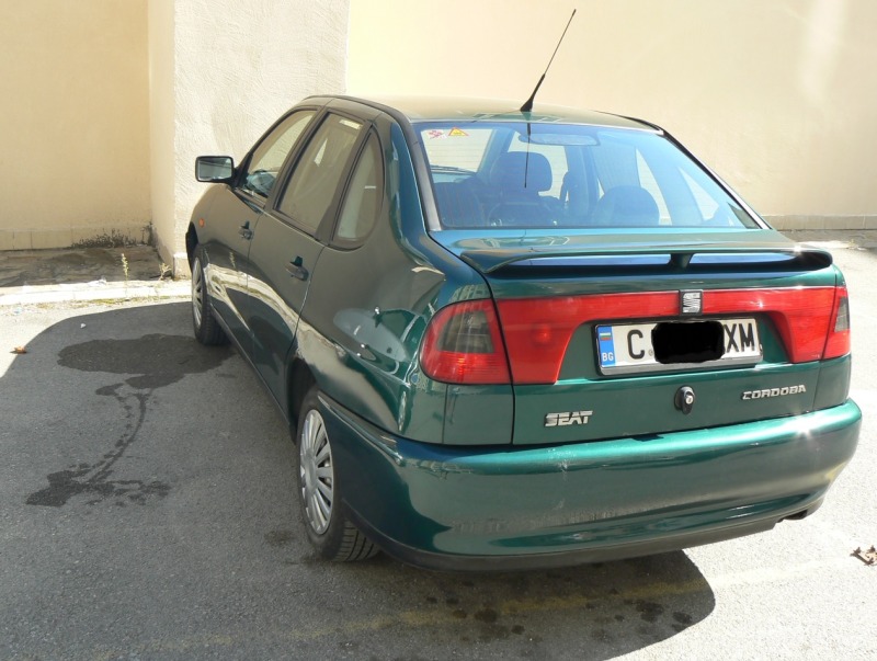 Seat Cordoba, снимка 4 - Автомобили и джипове - 46171122
