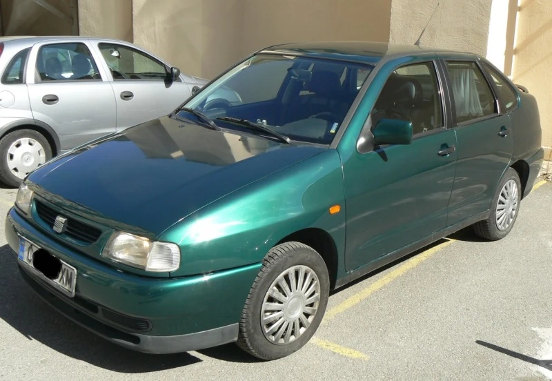 Seat Cordoba, снимка 10 - Автомобили и джипове - 47049298