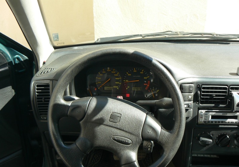 Seat Cordoba, снимка 8 - Автомобили и джипове - 46171122