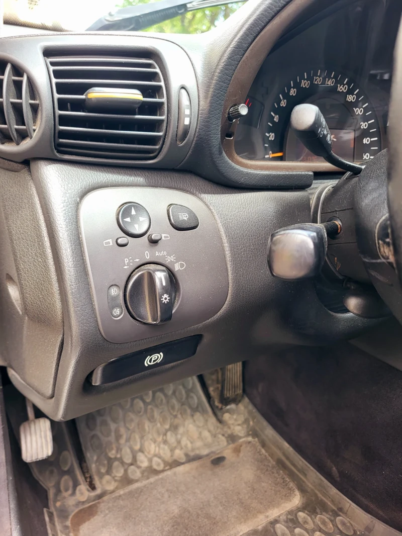 Mercedes-Benz C 220 CDI Avantgarde, снимка 8 - Автомобили и джипове - 51957132