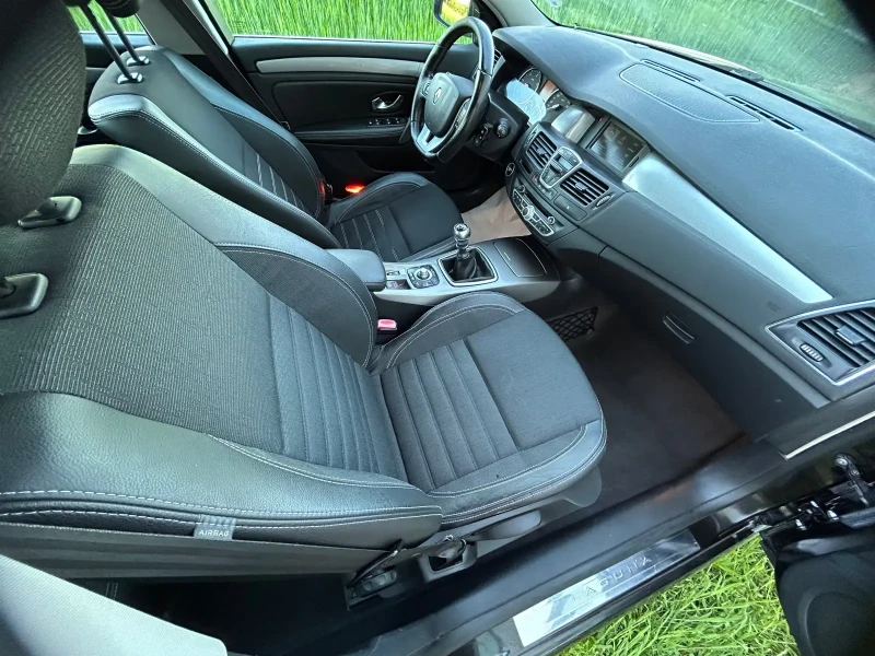 Renault Laguna 1.5DCi/FACELIFTE/110K.C./EURO 5/NAVi, снимка 10 - Автомобили и джипове - 50143173
