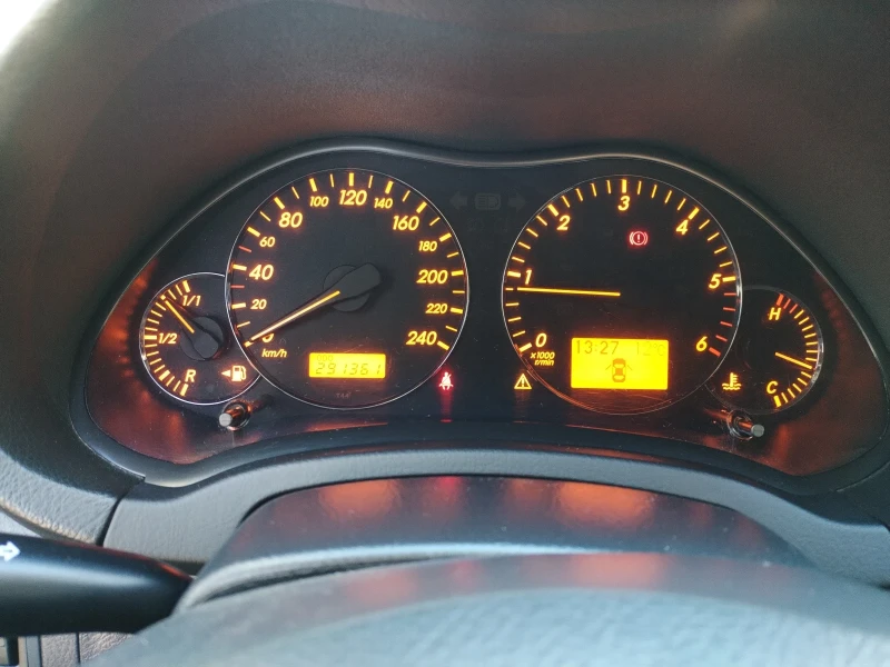 Toyota Avensis 2.0 D4D / 126 hp Facelift, снимка 11 - Автомобили и джипове - 52419625