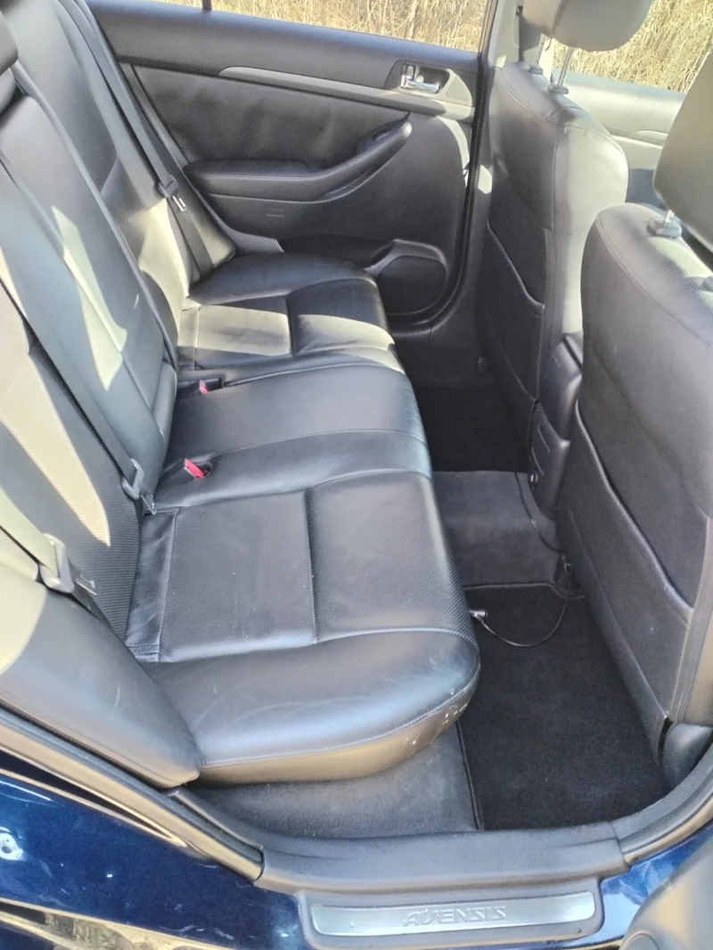 Toyota Avensis 2.0 D4D / 126 hp Facelift, снимка 8 - Автомобили и джипове - 52419625