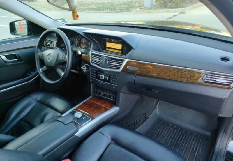 Mercedes-Benz E 200, снимка 10 - Автомобили и джипове - 52728218