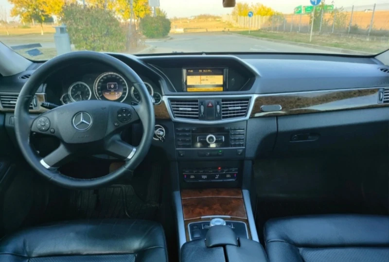 Mercedes-Benz E 200, снимка 11 - Автомобили и джипове - 52728218