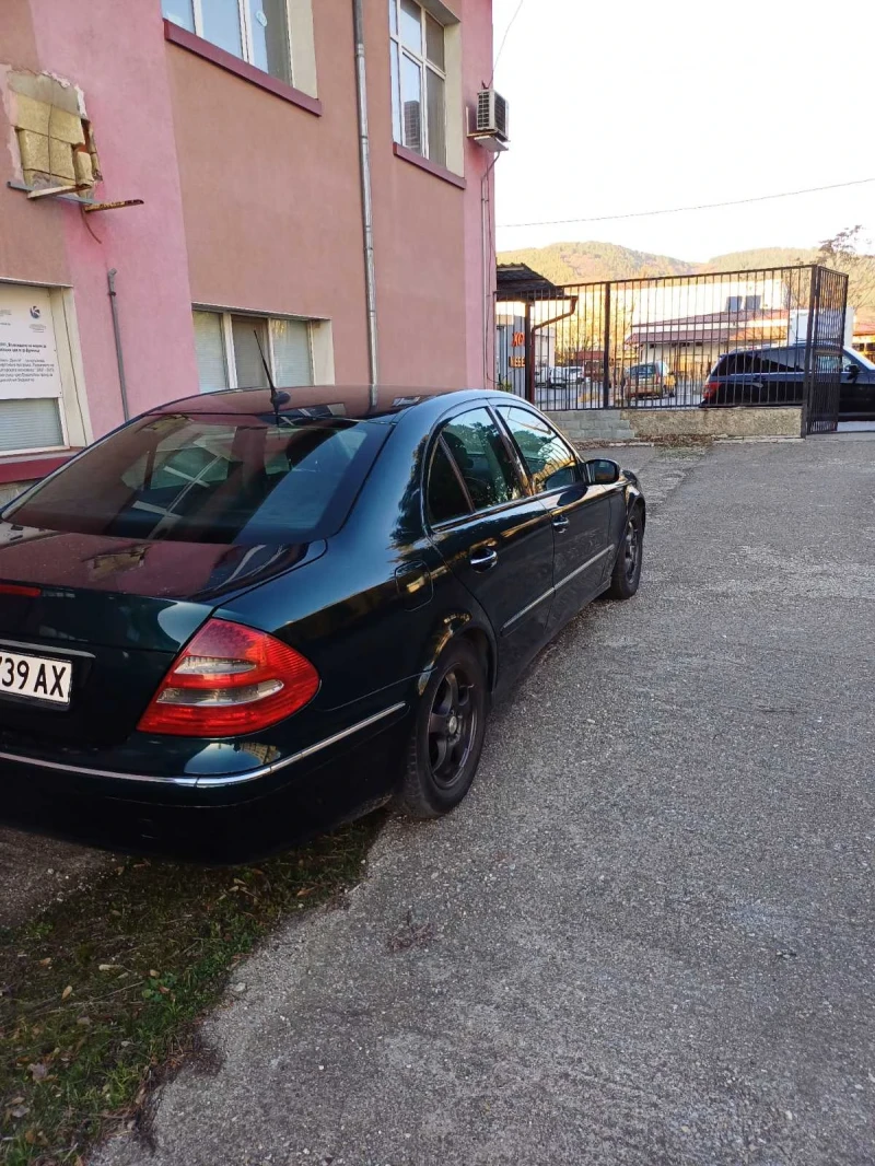 Mercedes-Benz E 220, снимка 5 - Автомобили и джипове - 52736275