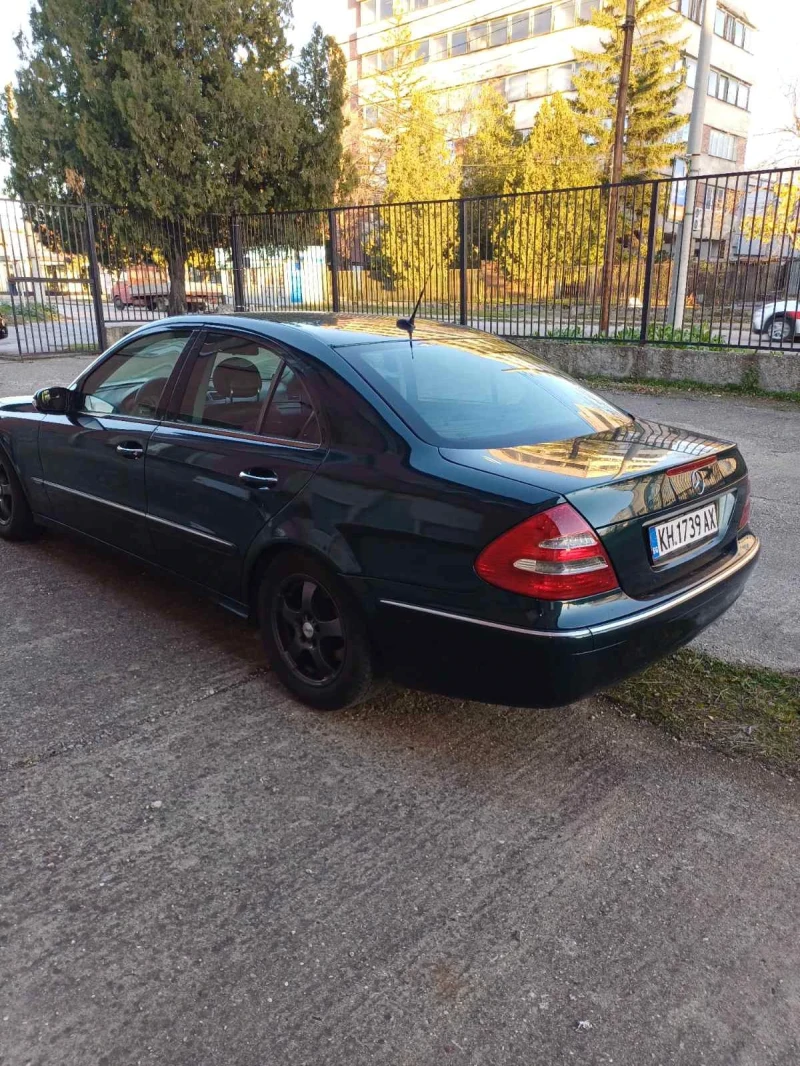 Mercedes-Benz E 220, снимка 3 - Автомобили и джипове - 52736275