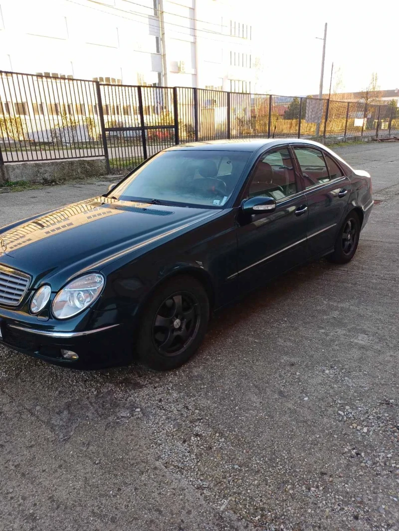 Mercedes-Benz E 220, снимка 2 - Автомобили и джипове - 52736275